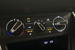 harmaa Volkswagen Polo 2023 kuva 16.