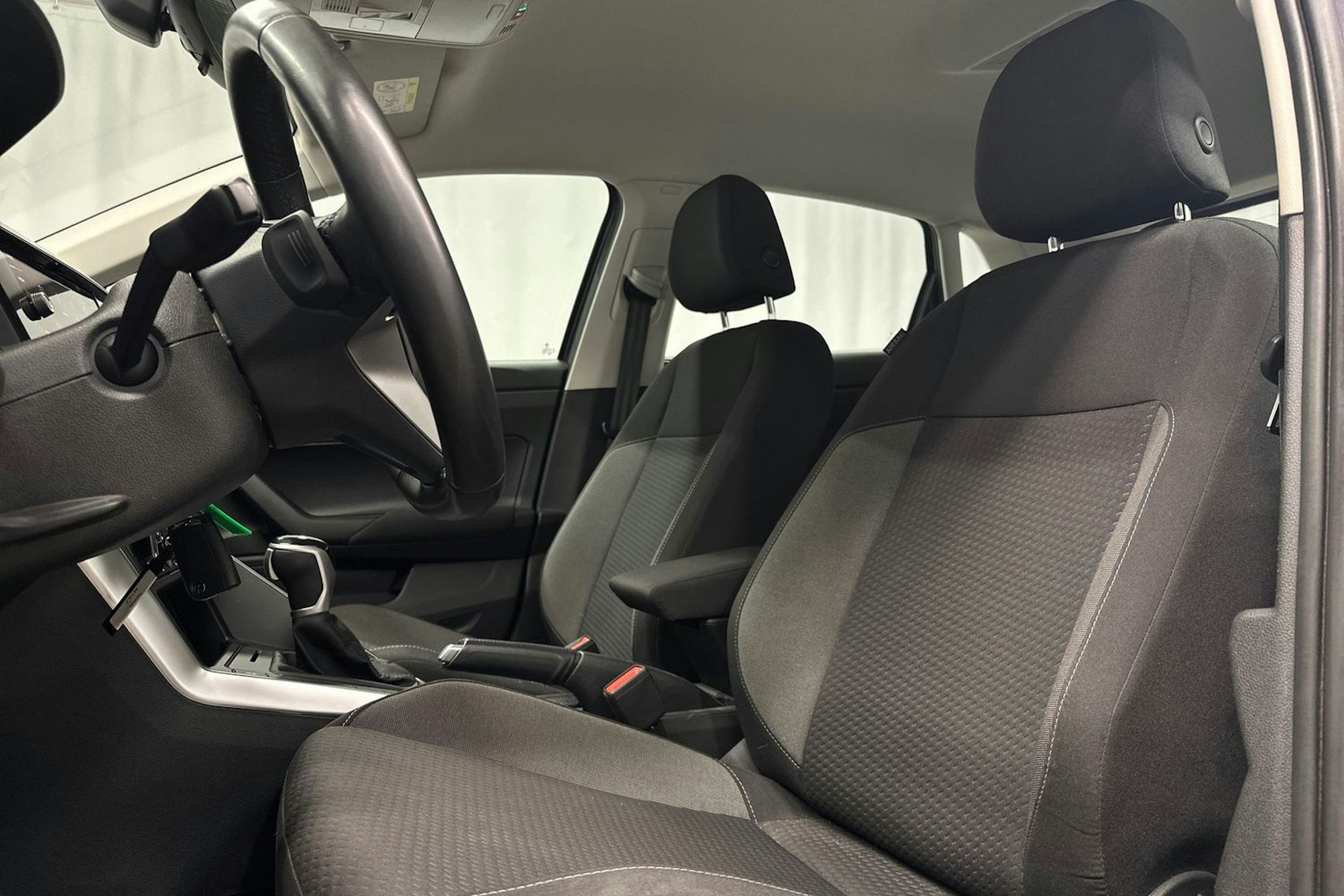 harmaa Volkswagen Polo 2023 kuva 18.