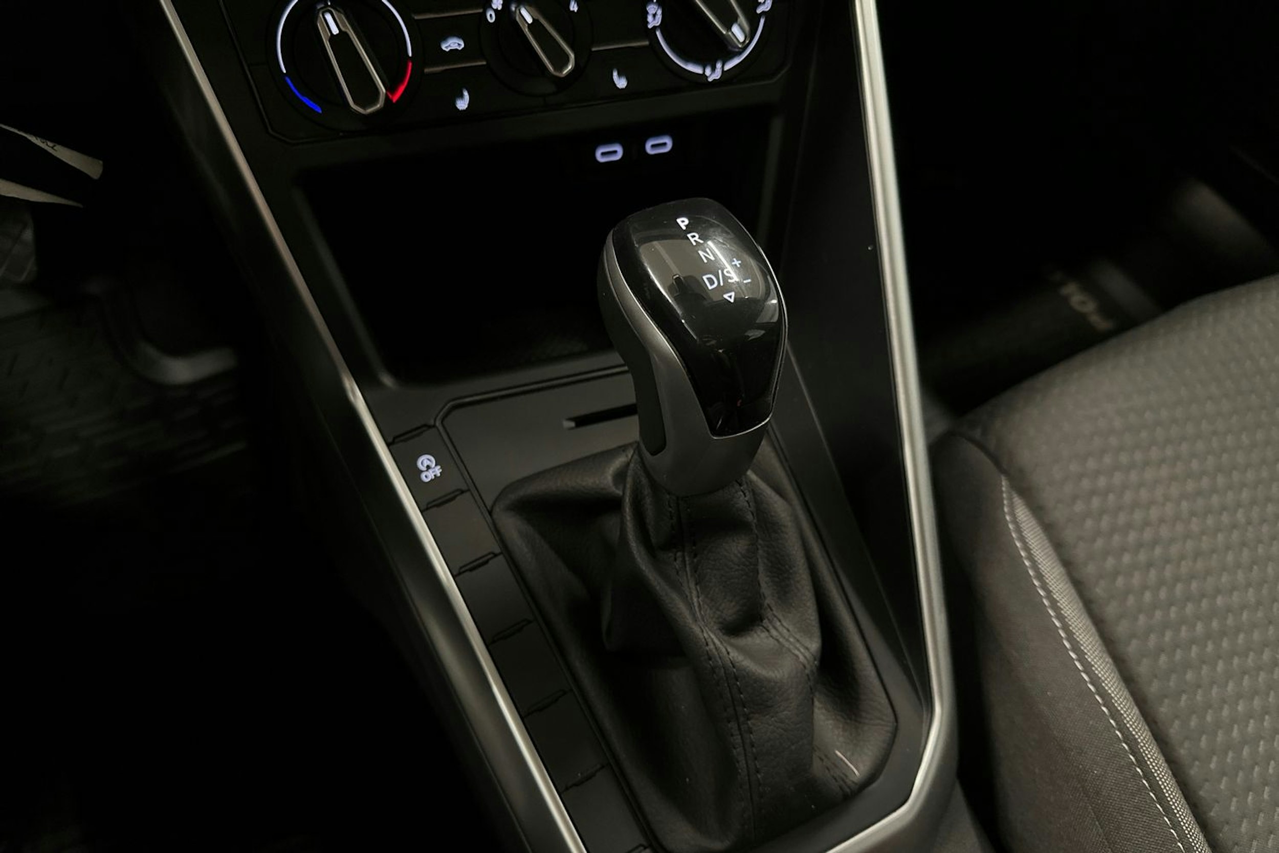 musta Volkswagen Polo 2023 kuva 20.