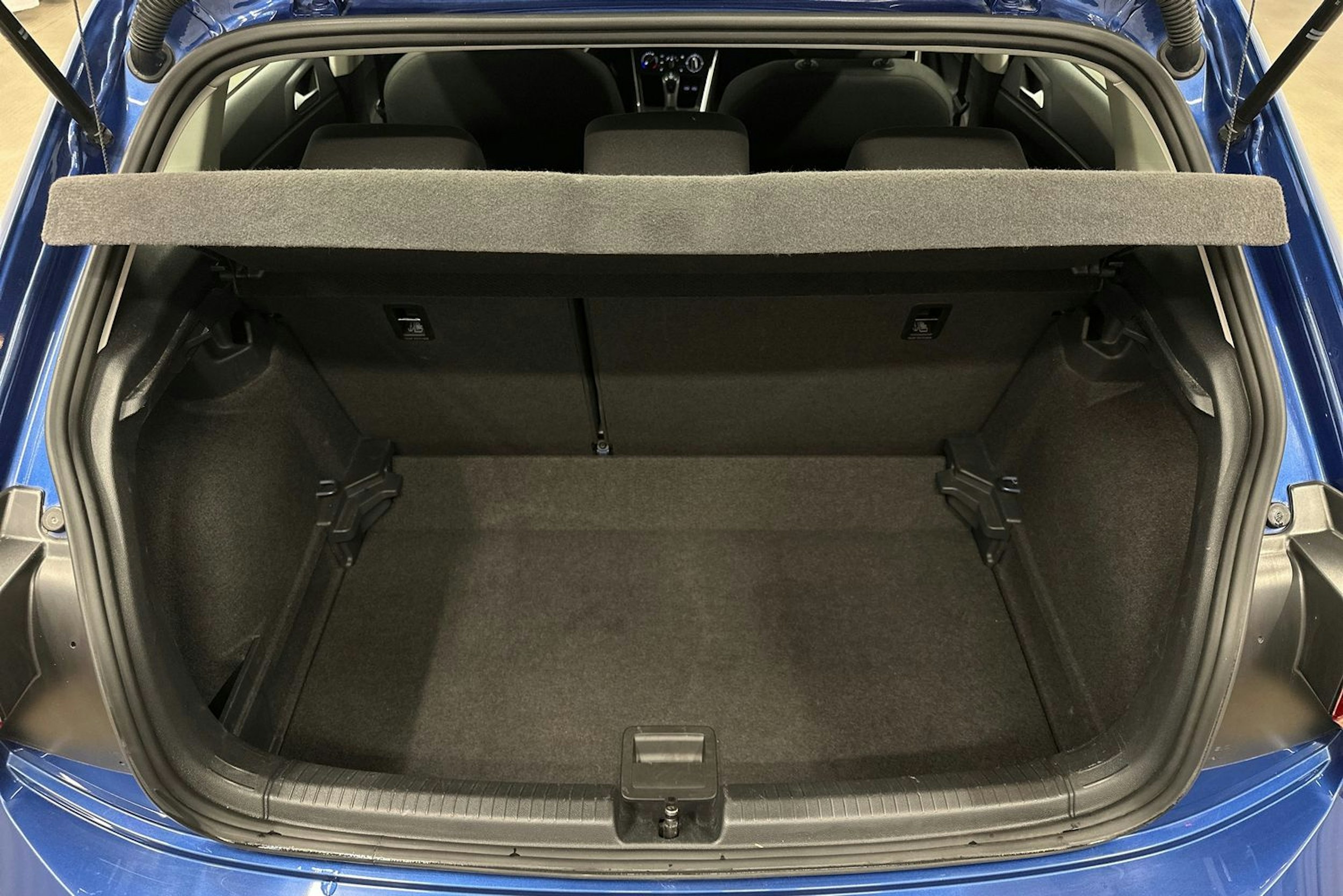 sininen Volkswagen Polo 2023 kuva 14.