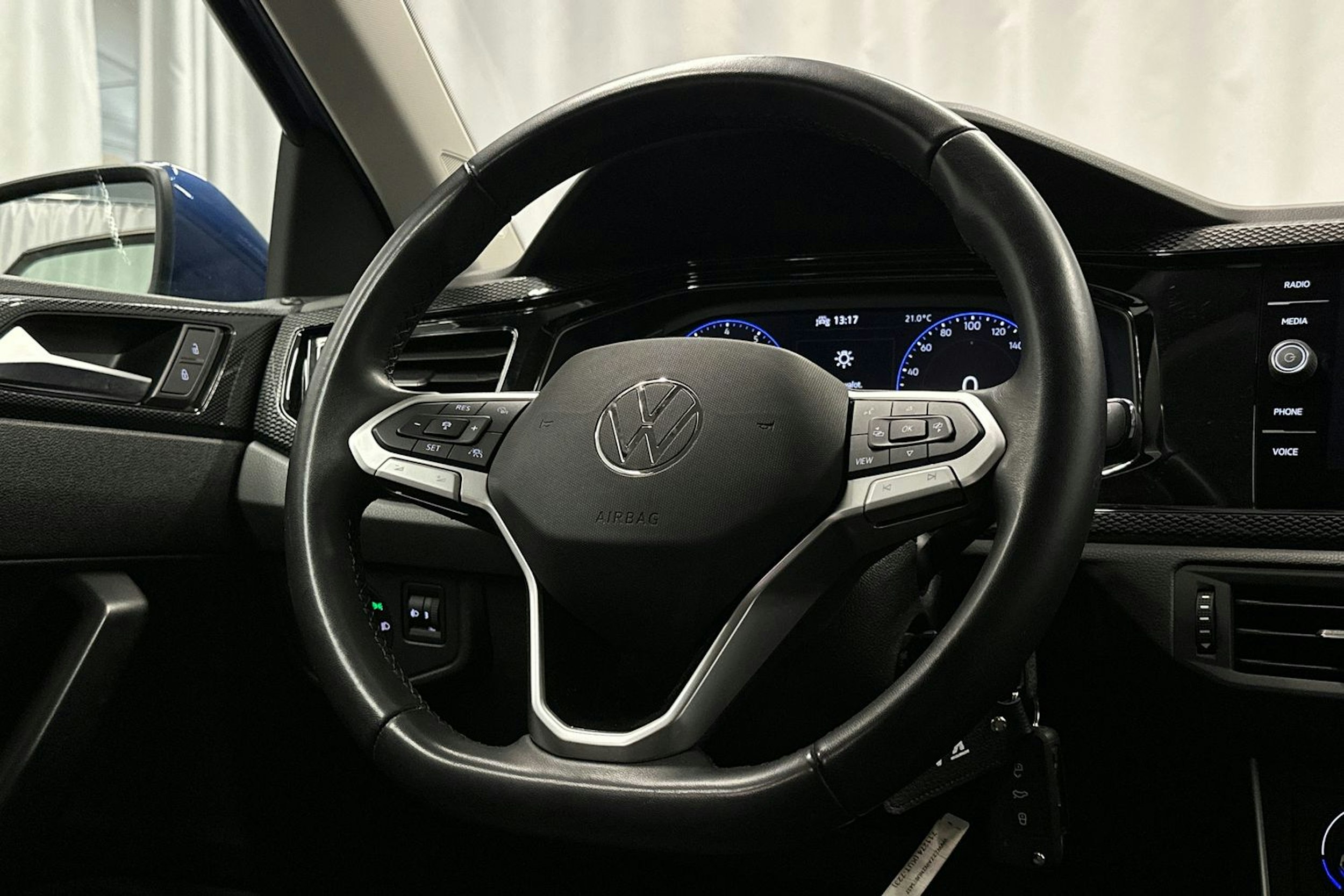 sininen Volkswagen Polo 2023 kuva 15.