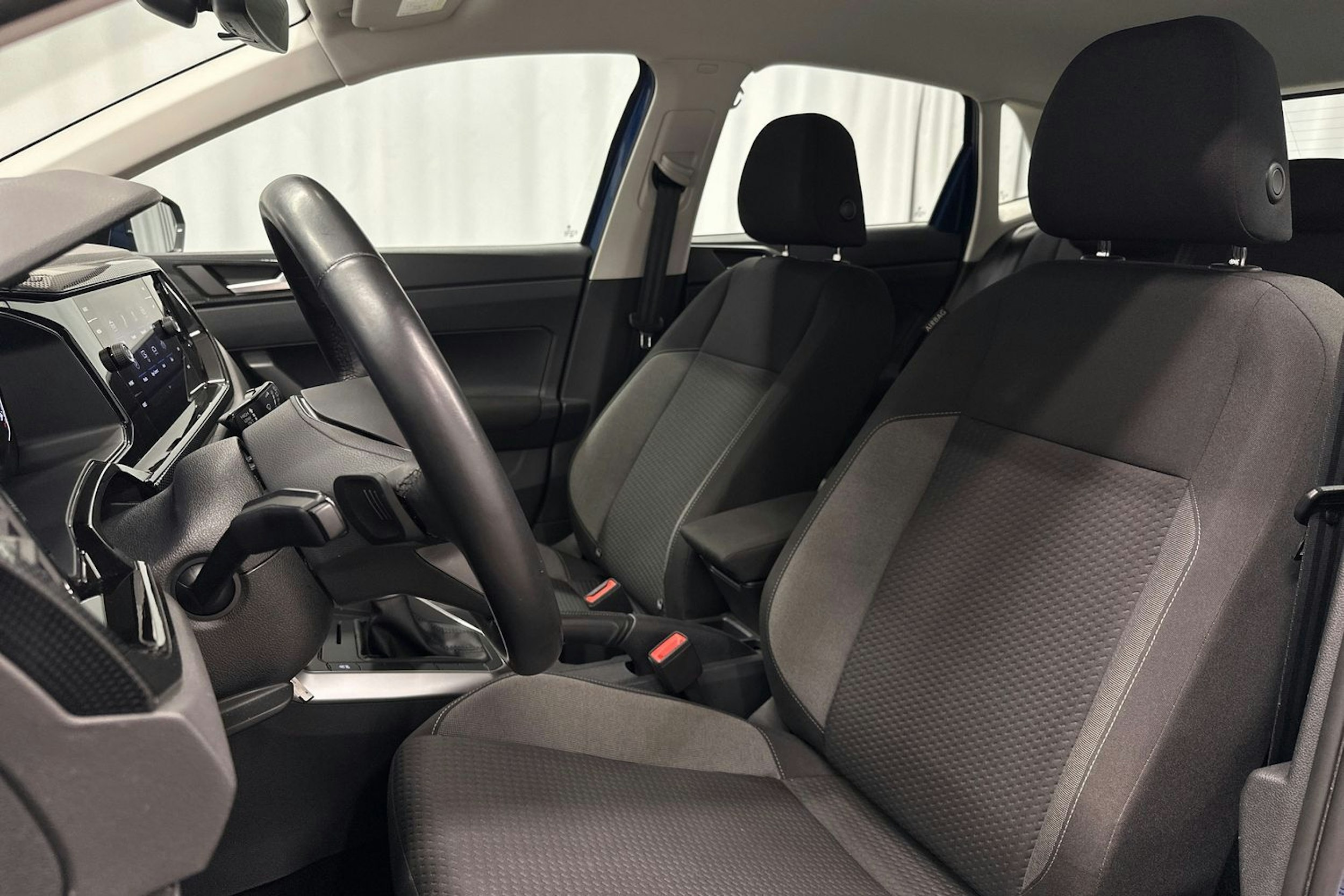 sininen Volkswagen Polo 2023 kuva 16.