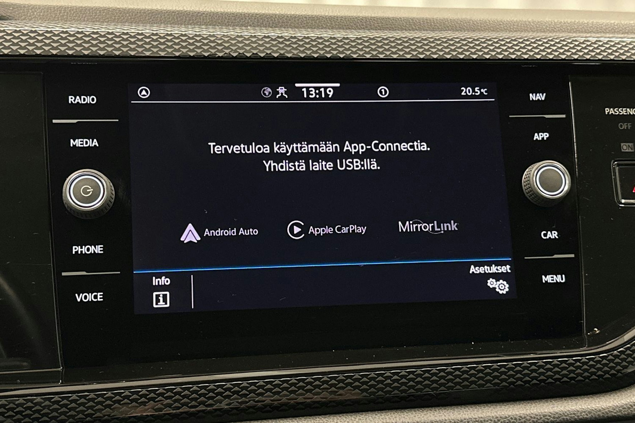 sininen Volkswagen Polo 2023 kuva 21.