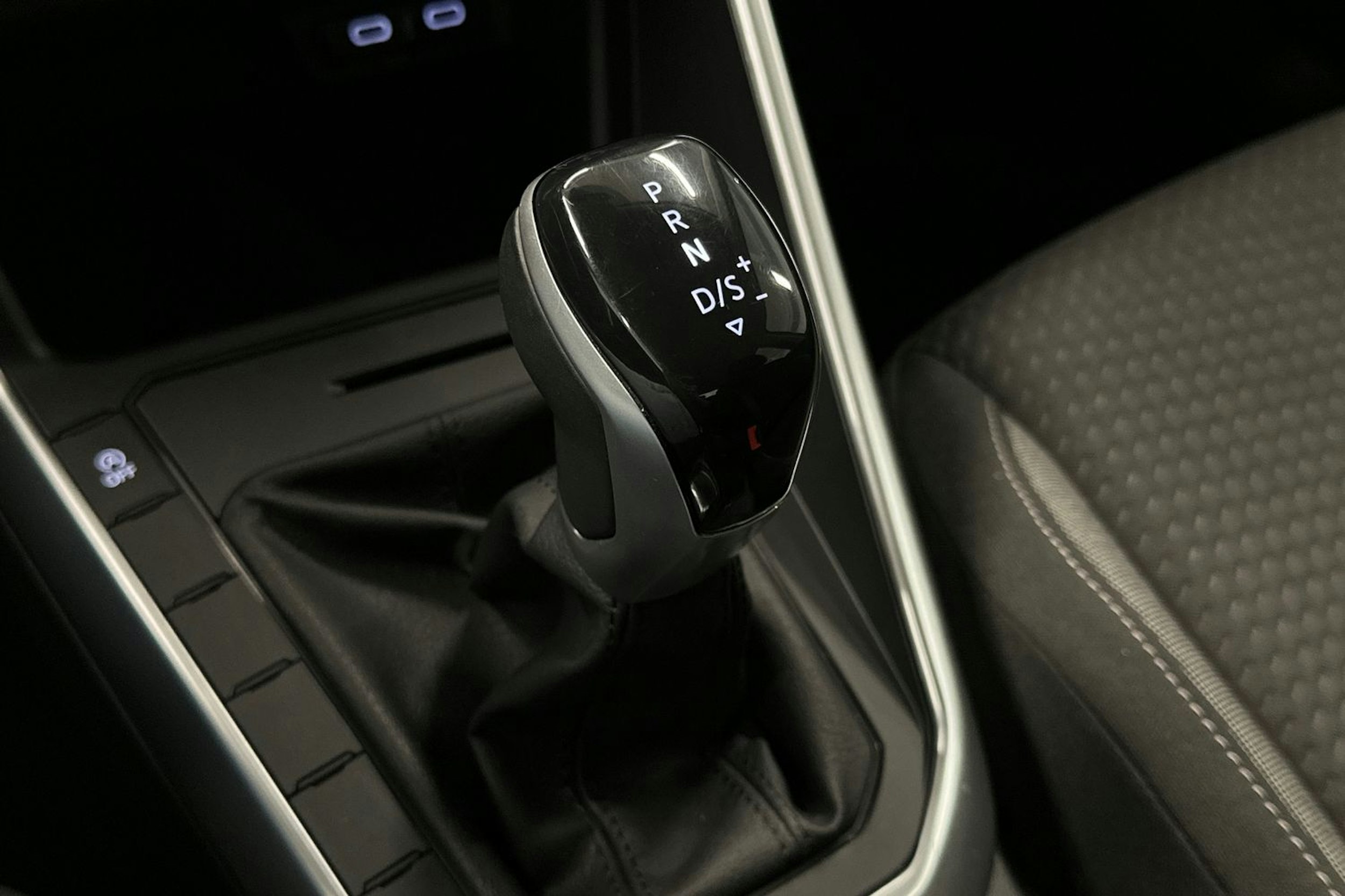 sininen Volkswagen Polo 2023 kuva 22.