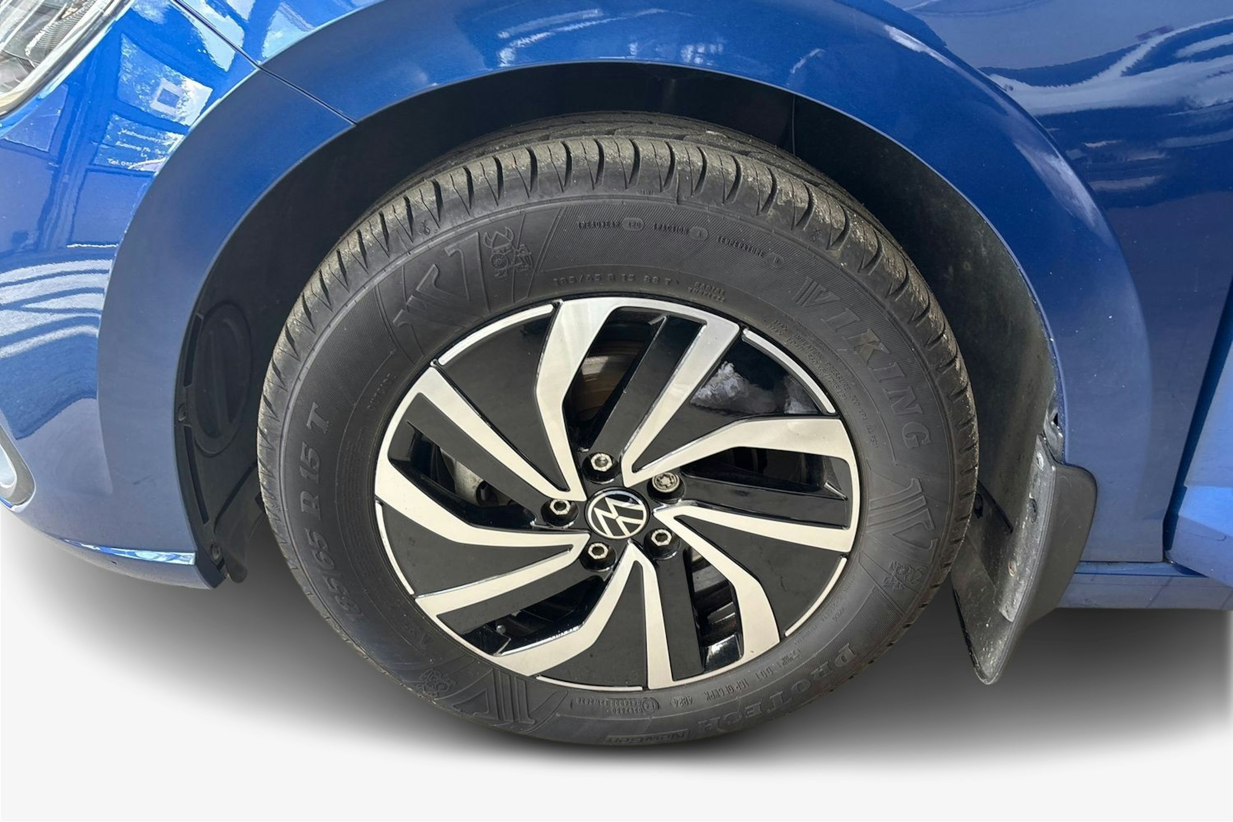 sininen Volkswagen Polo 2023 kuva 11.