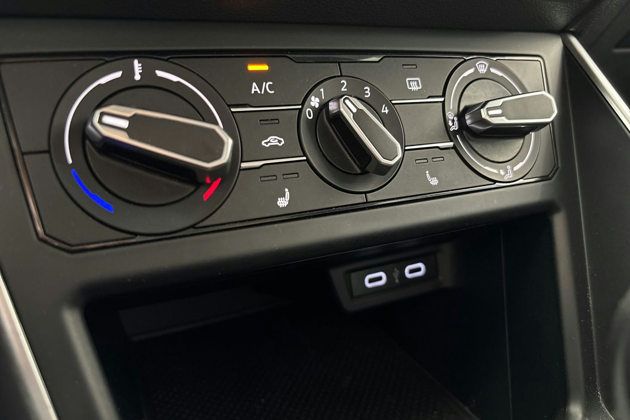 sininen Volkswagen Polo 2023 kuva 22.