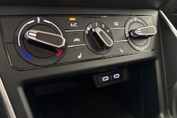 sininen Volkswagen Polo 2023 kuva 22.
