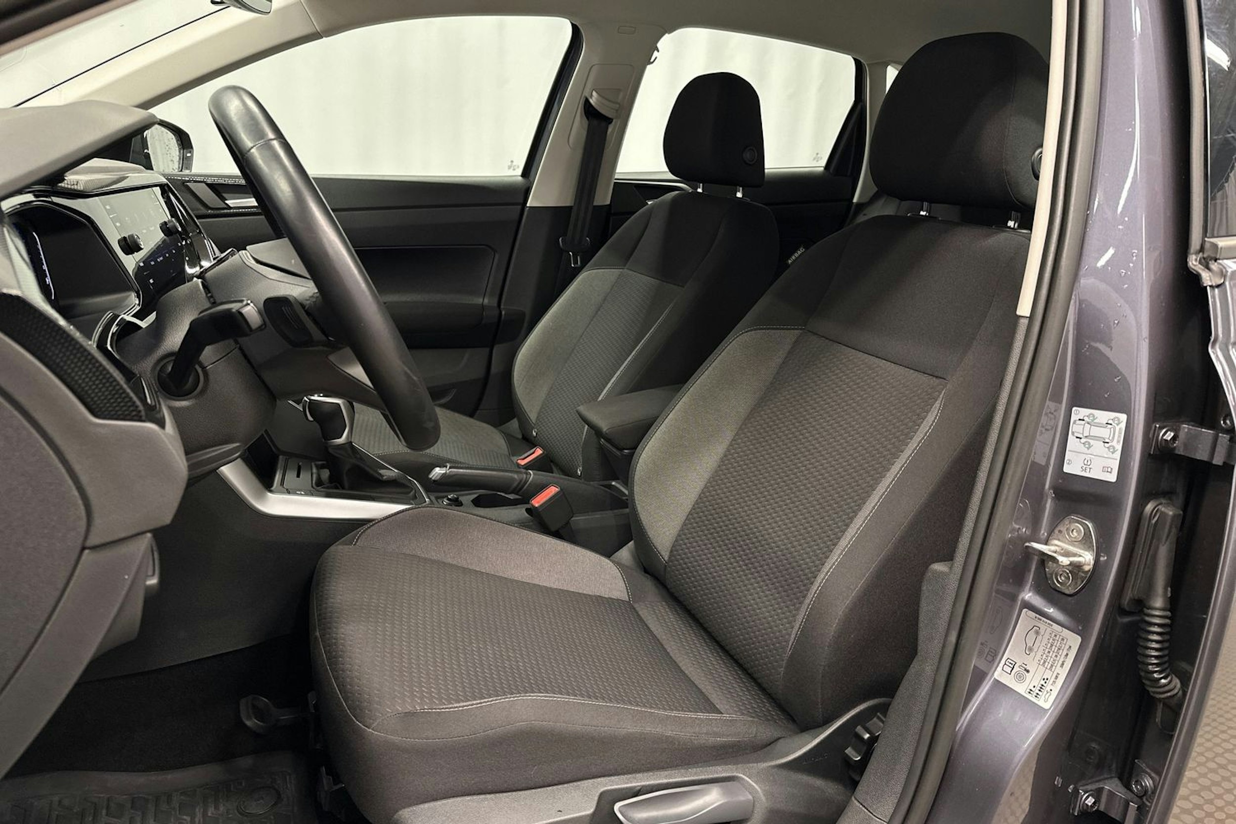 harmaa Volkswagen Polo 2023 kuva 15.