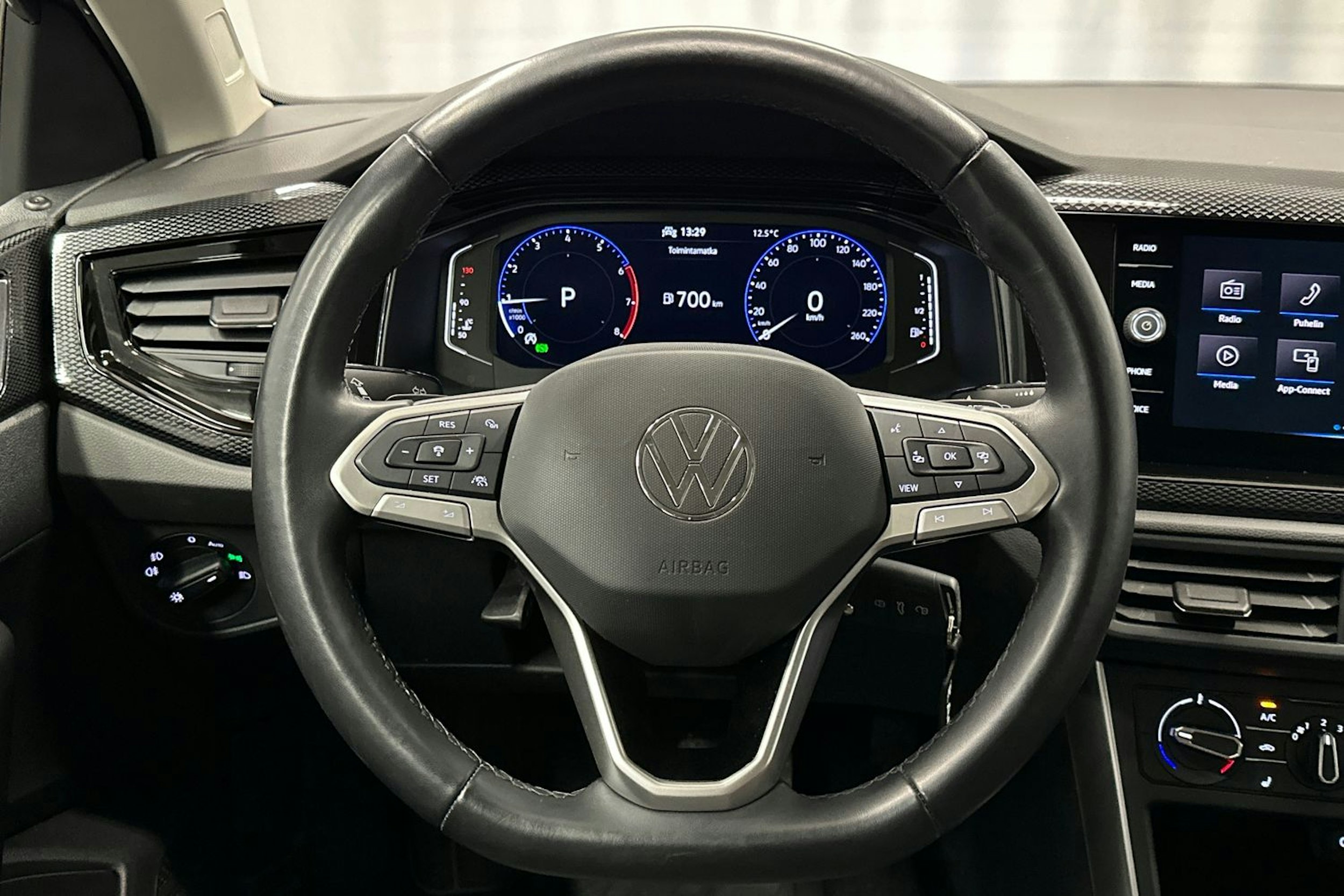 harmaa Volkswagen Polo 2023 kuva 16.