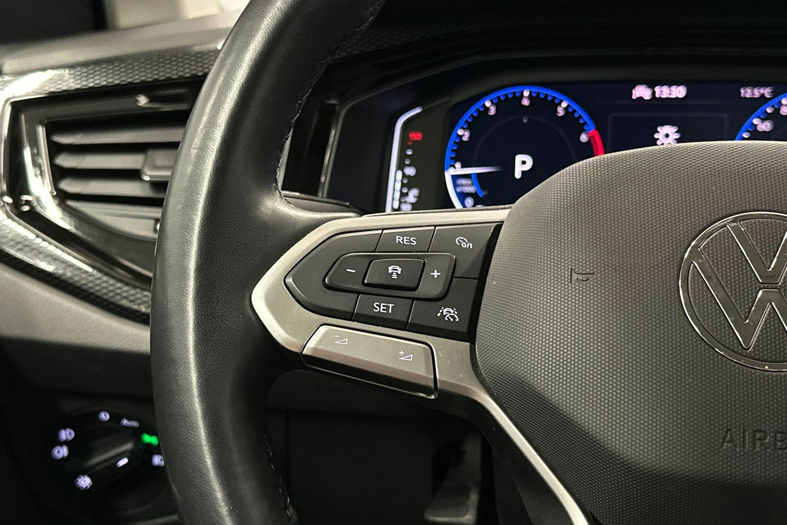 harmaa Volkswagen Polo 2023 kuva 17.