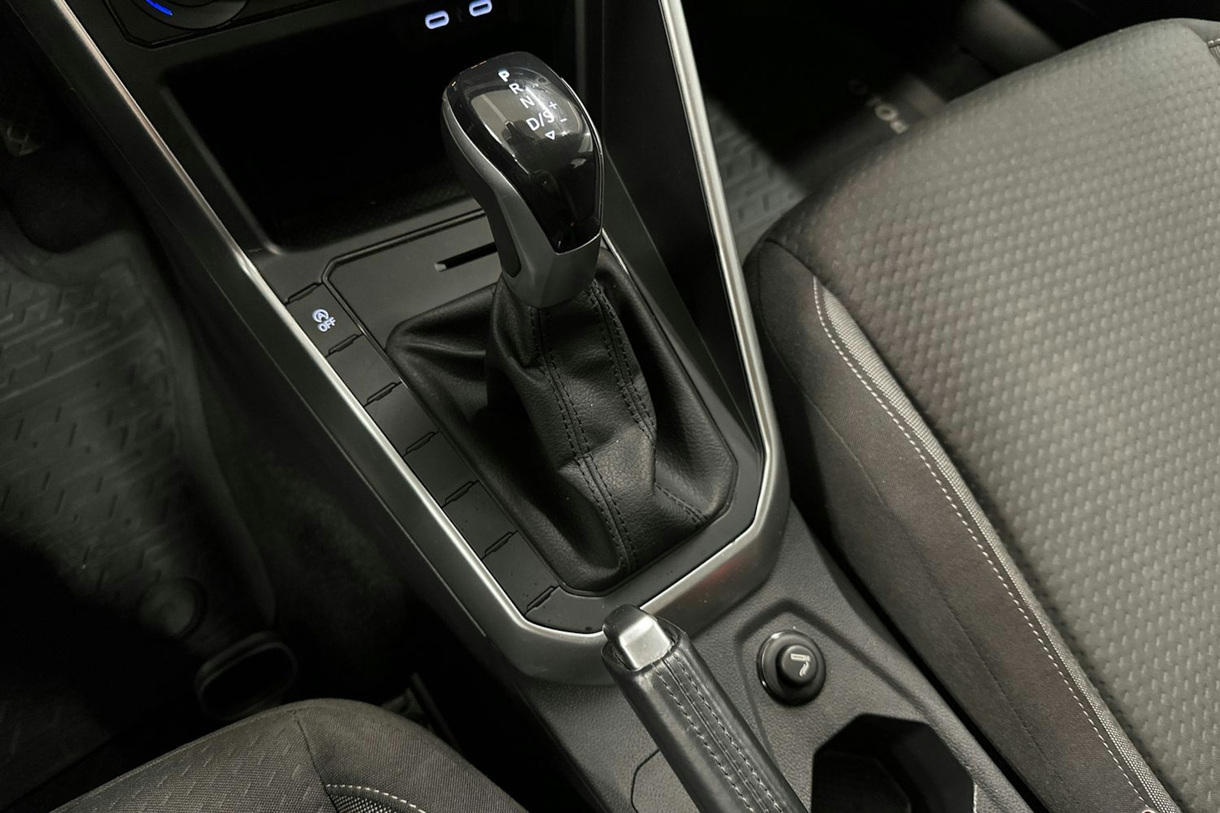 harmaa Volkswagen Polo 2023 kuva 20.