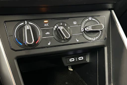 valkoinen Volkswagen Polo 2023 kuva 20.