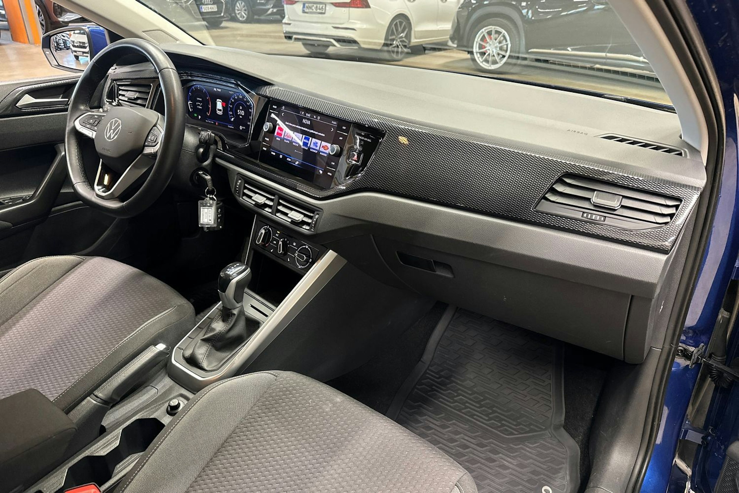 sininen Volkswagen Polo 2023 kuva 12.