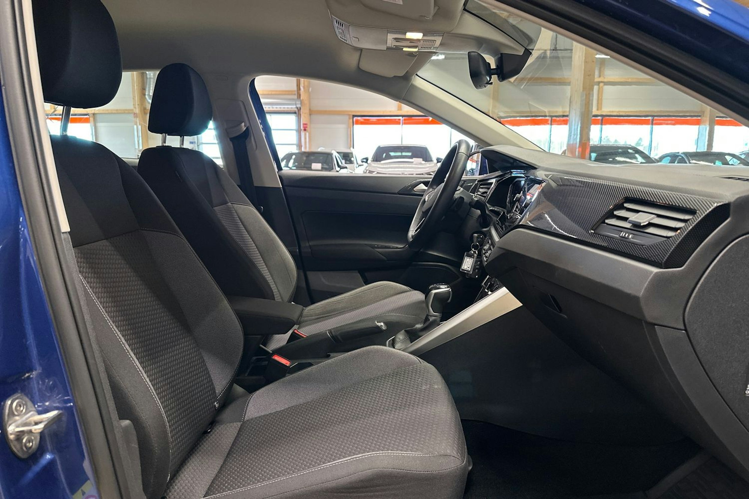 sininen Volkswagen Polo 2023 kuva 13.