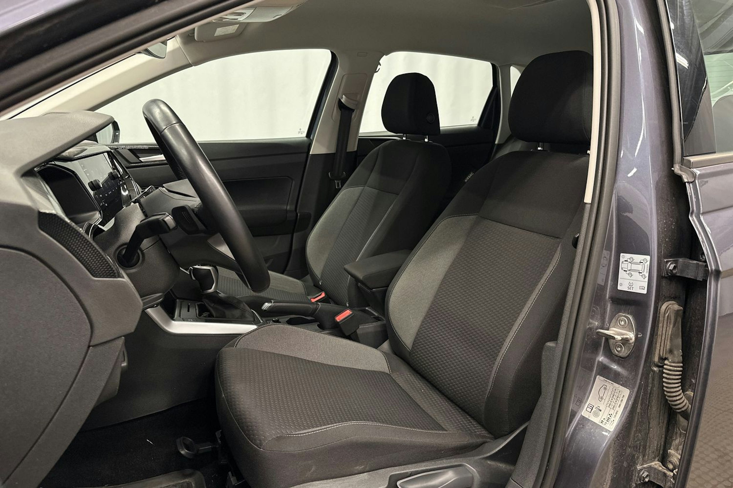 harmaa Volkswagen Polo 2023 kuva 15.
