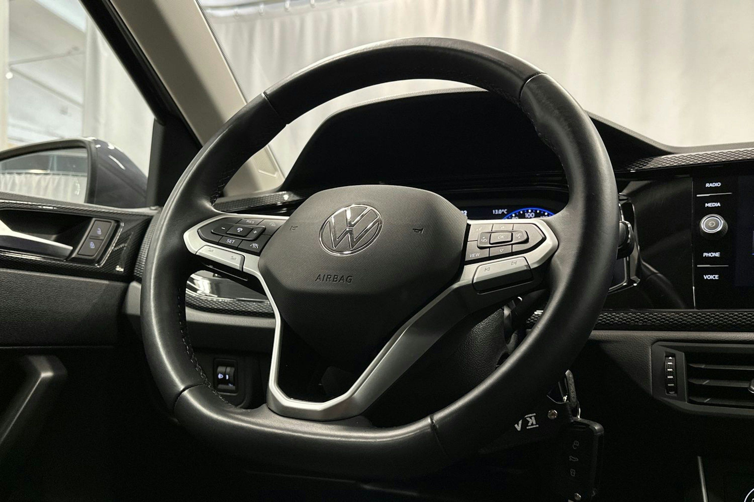 harmaa Volkswagen Polo 2023 kuva 15.