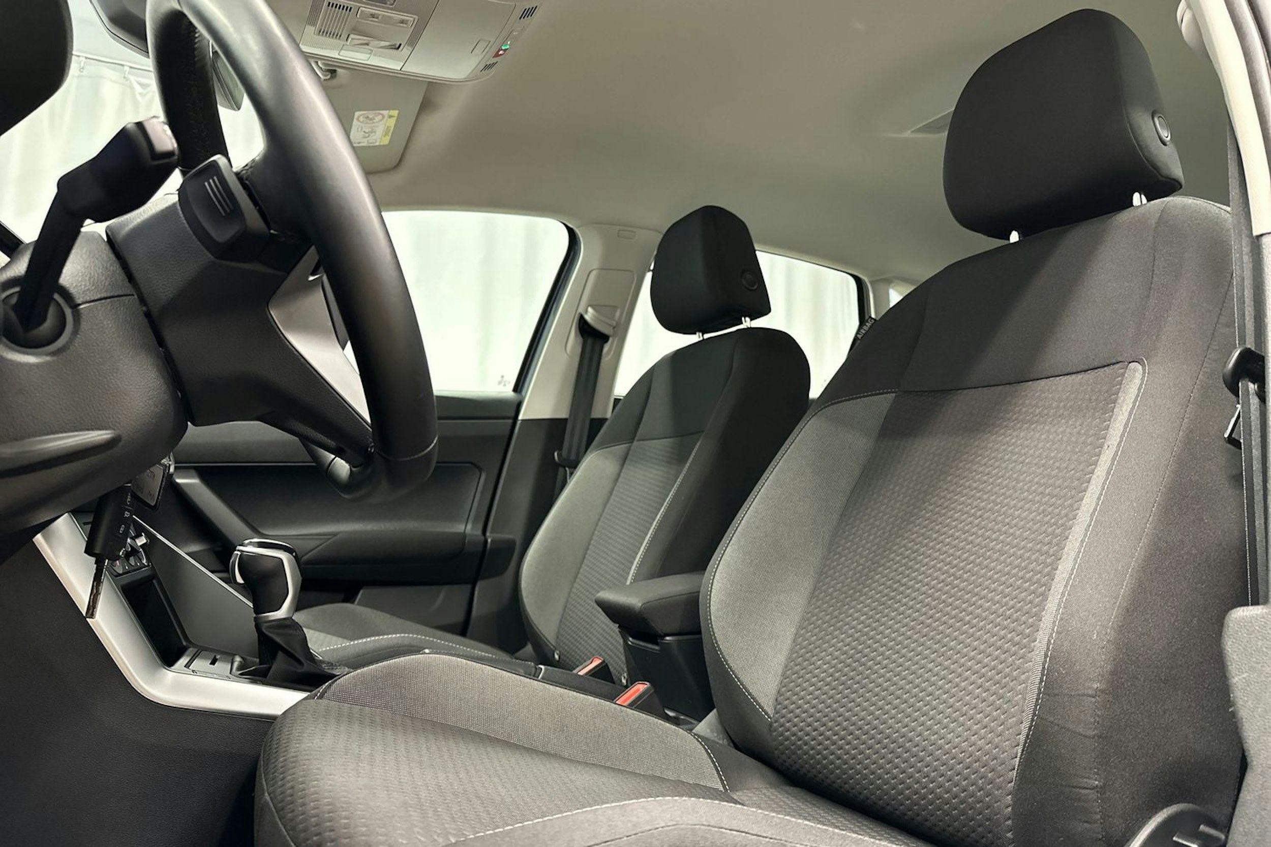 harmaa Volkswagen Polo 2023 kuva 16.