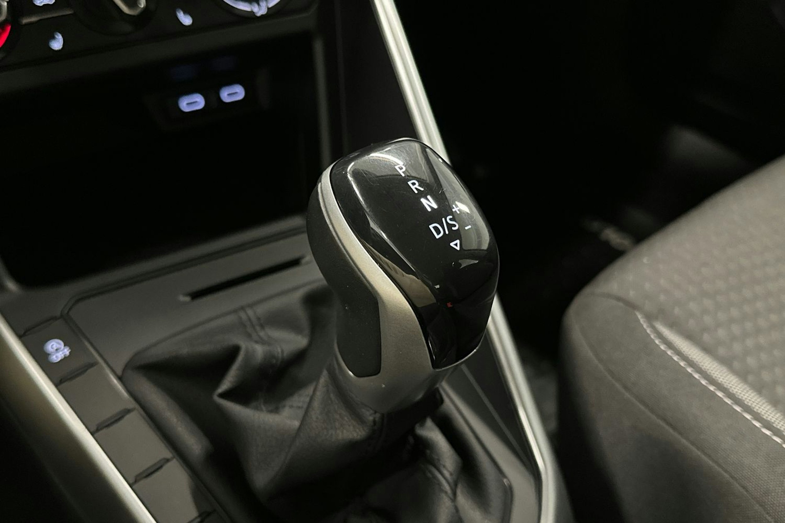 harmaa Volkswagen Polo 2023 kuva 22.