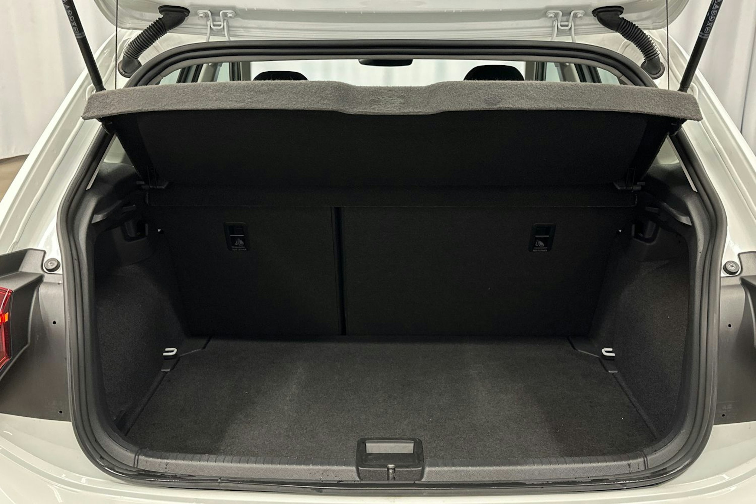 valkoinen Volkswagen Polo 2023 kuva 16.