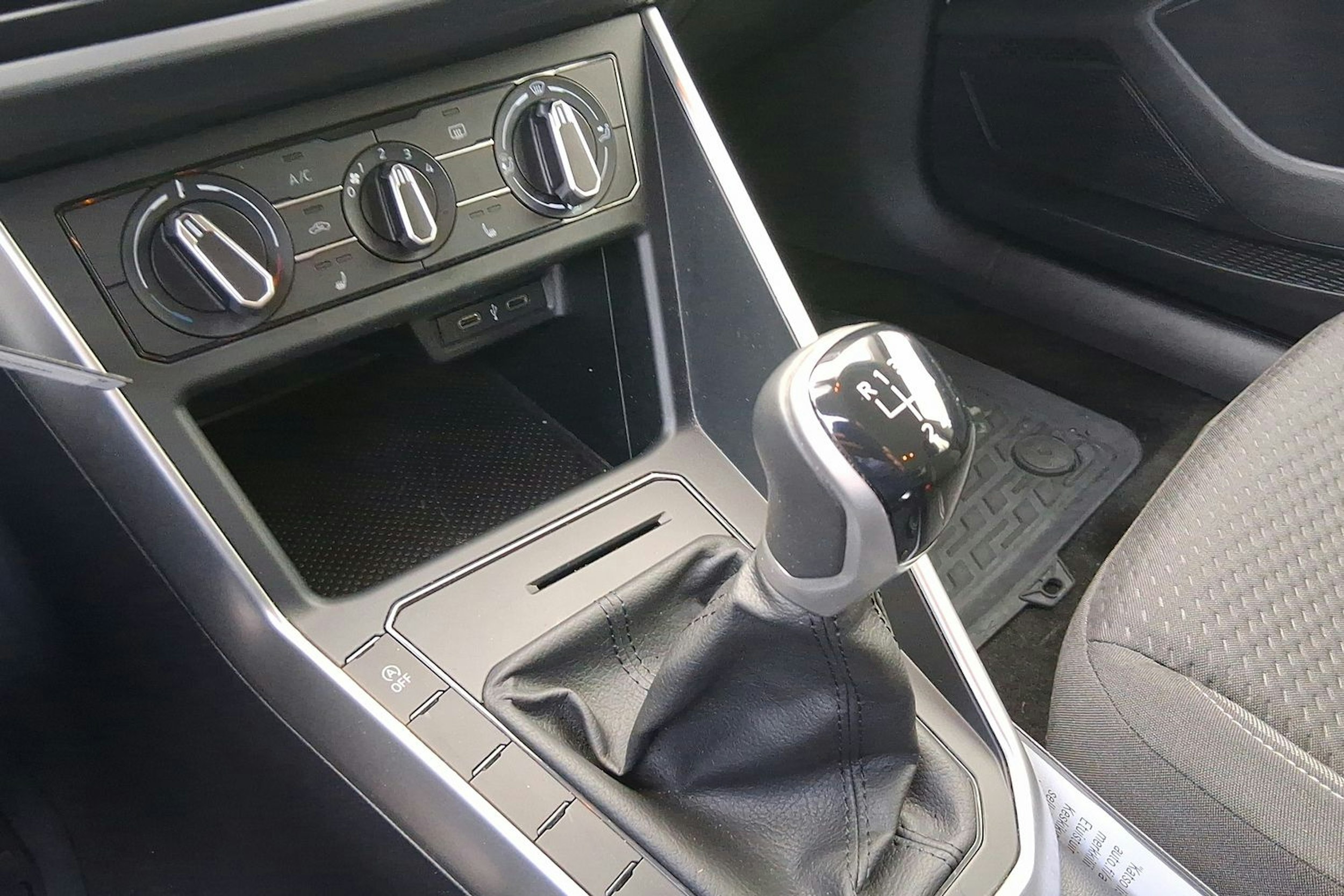 valkoinen Volkswagen Polo 2023 kuva 17.