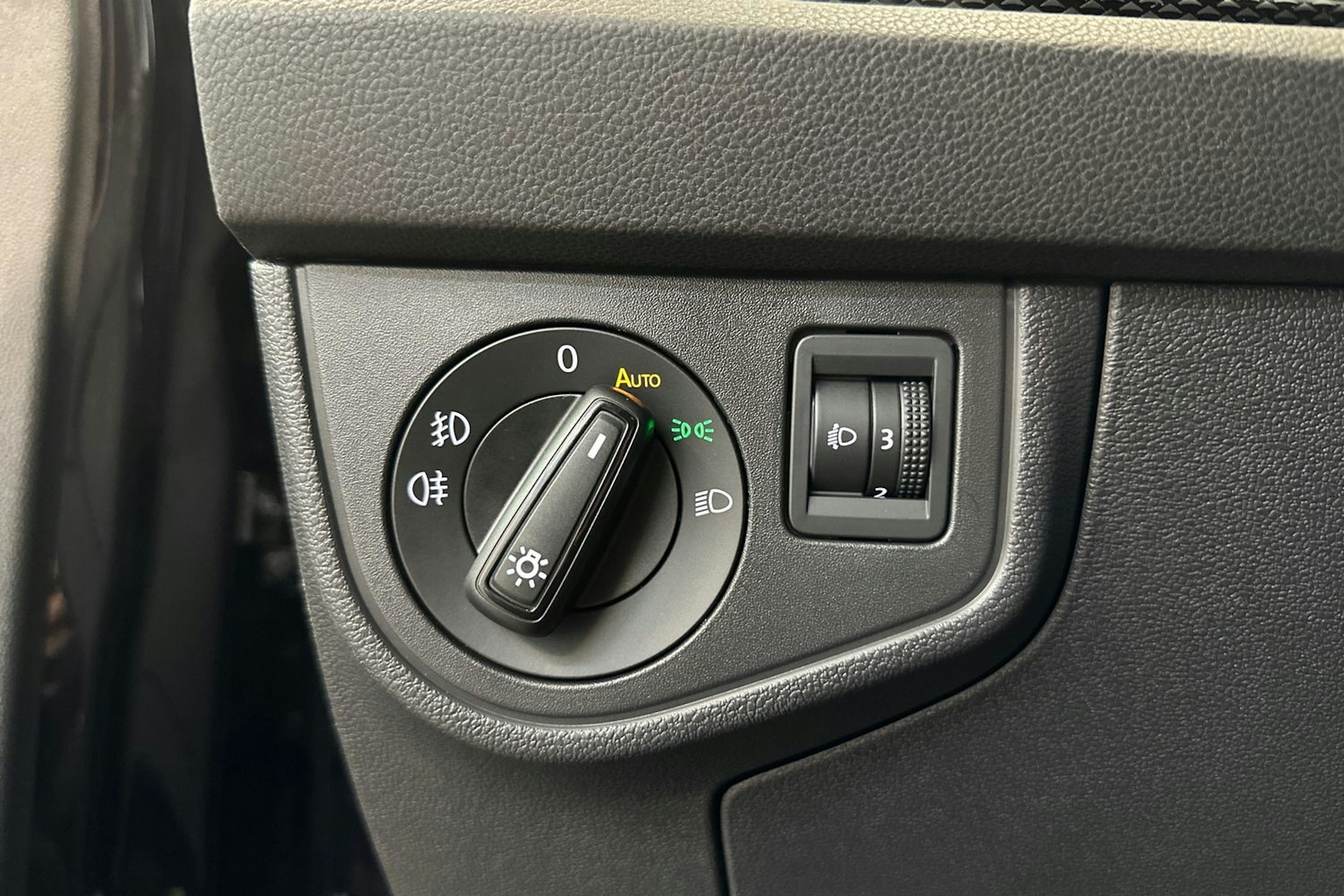 musta Volkswagen Polo 2023 kuva 18.