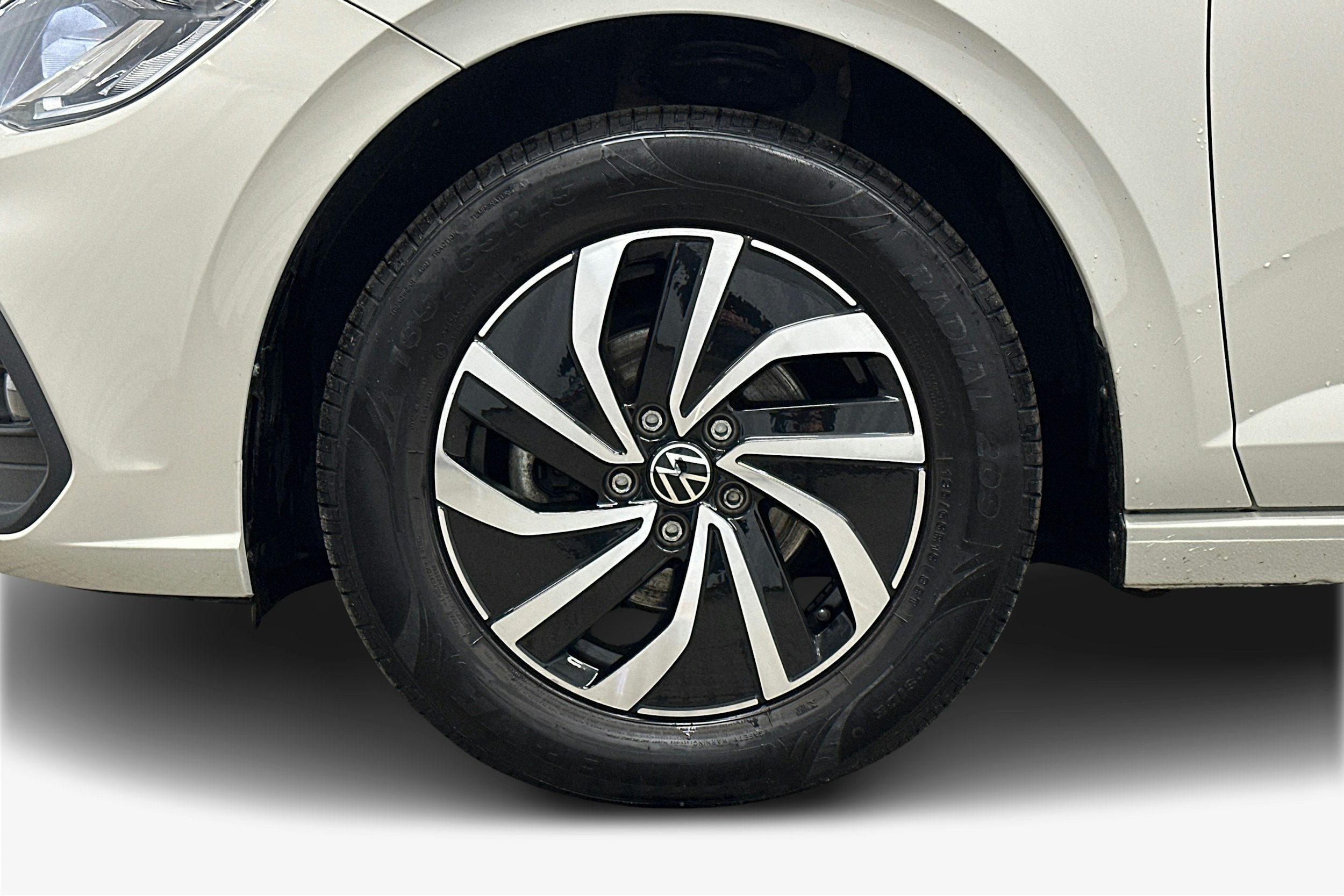 harmaa Volkswagen Polo 2023 kuva 11.