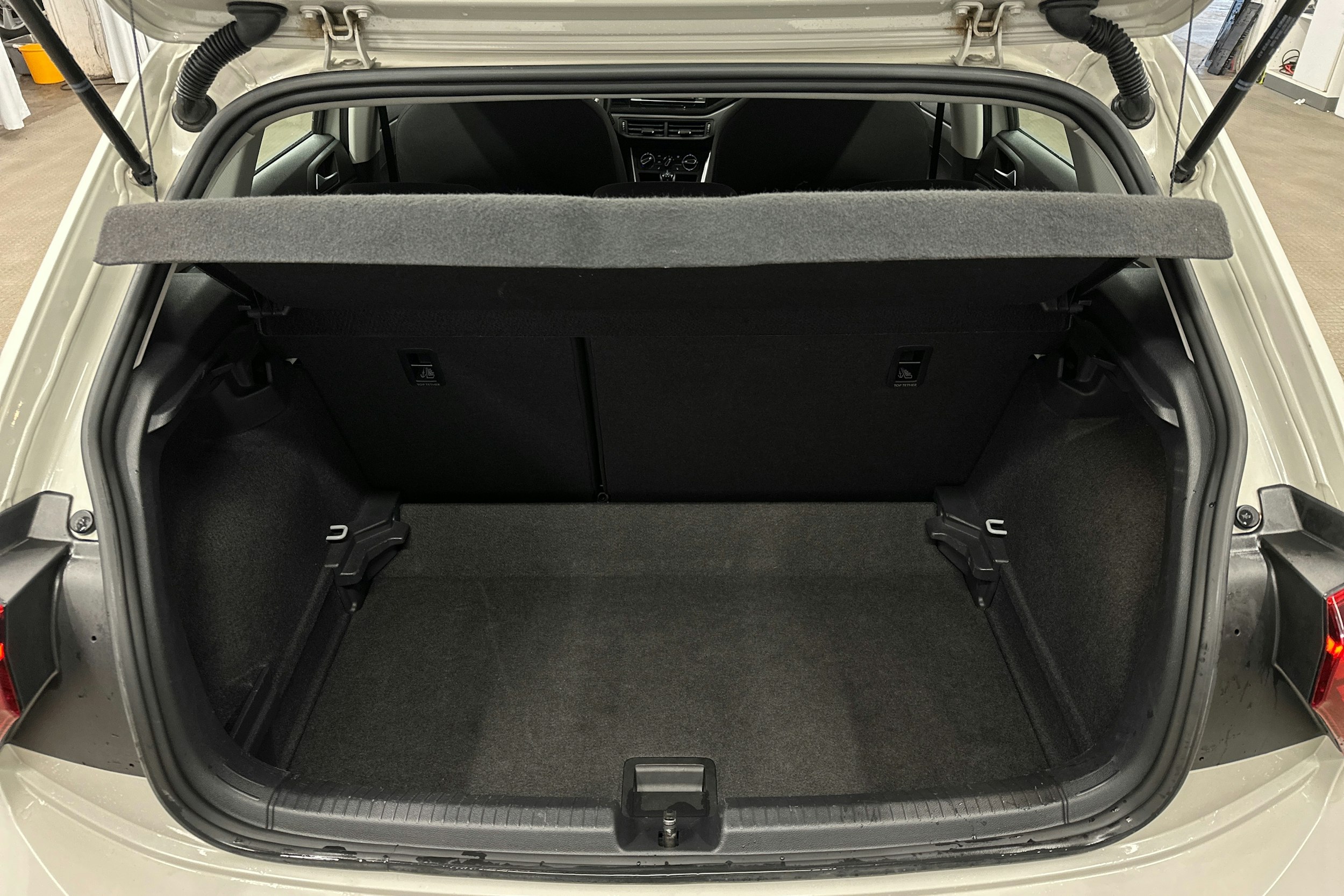 harmaa Volkswagen Polo 2023 kuva 14.