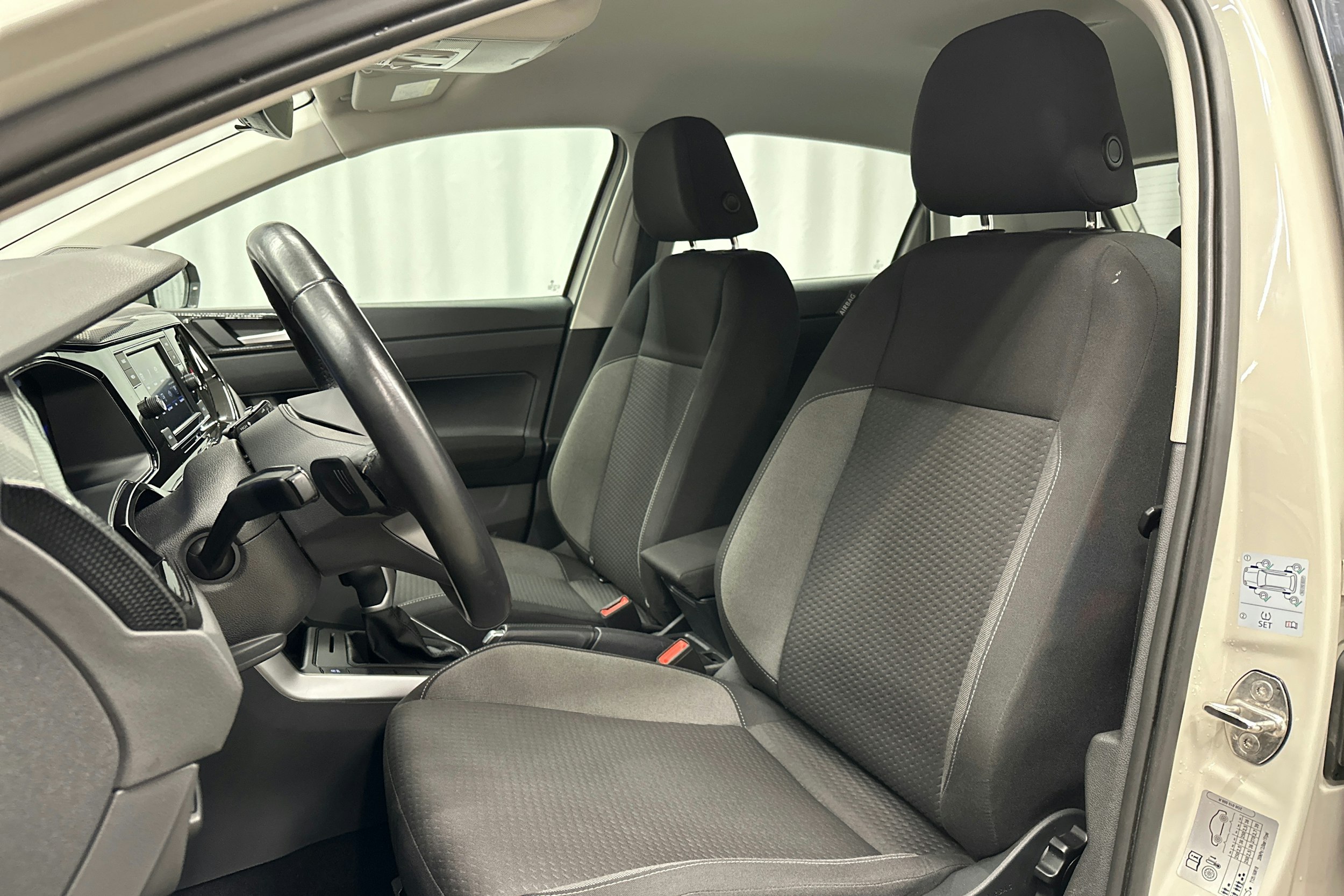 harmaa Volkswagen Polo 2023 kuva 15.
