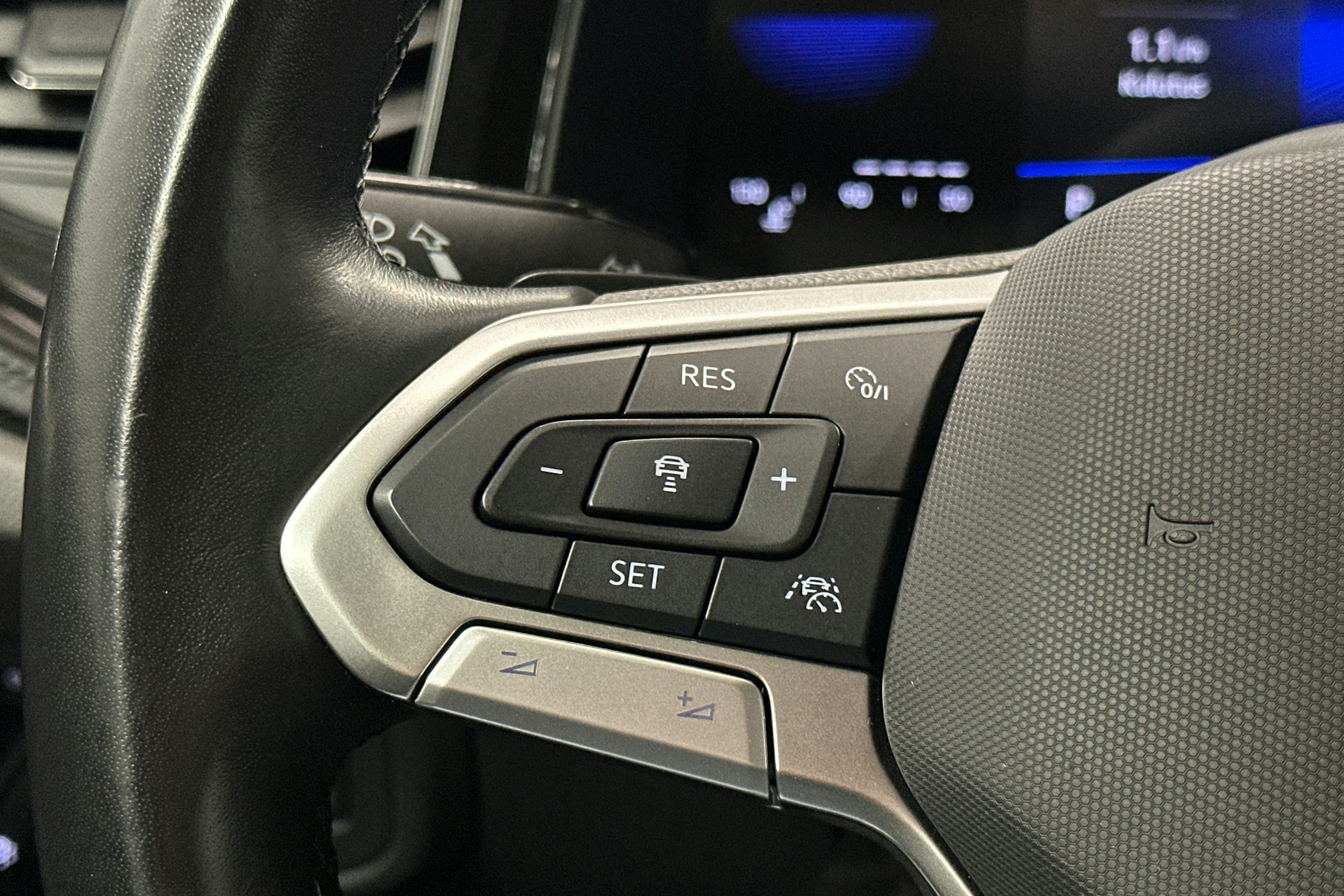 harmaa Volkswagen Polo 2023 kuva 17.