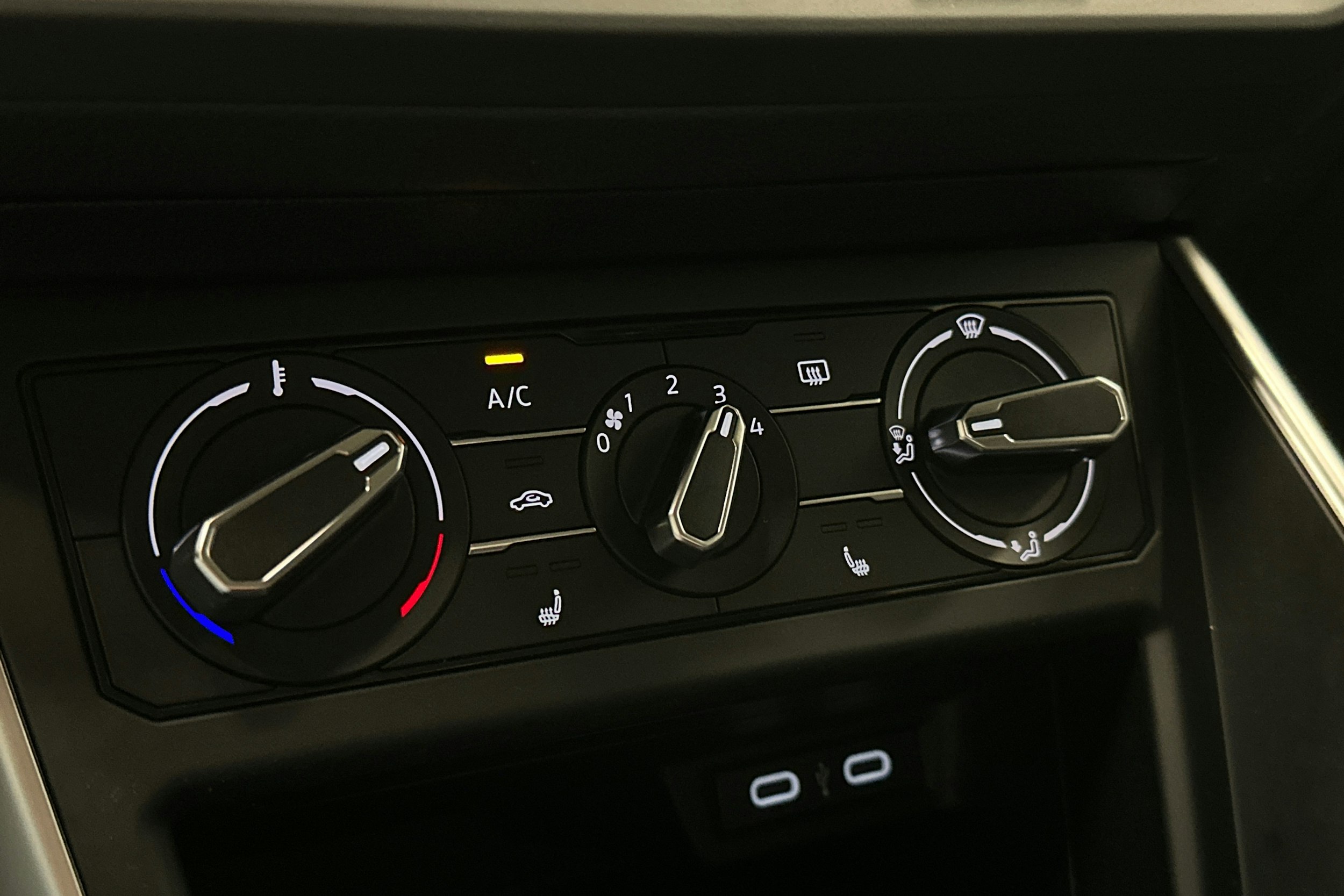 harmaa Volkswagen Polo 2023 kuva 24.