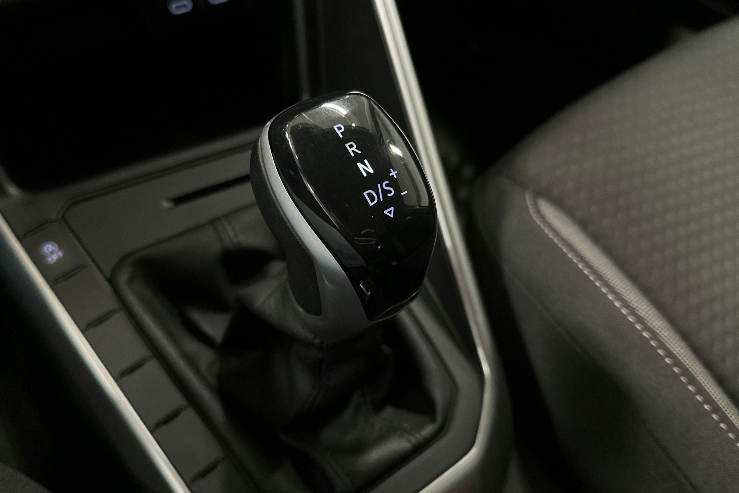 harmaa Volkswagen Polo 2023 kuva 25.