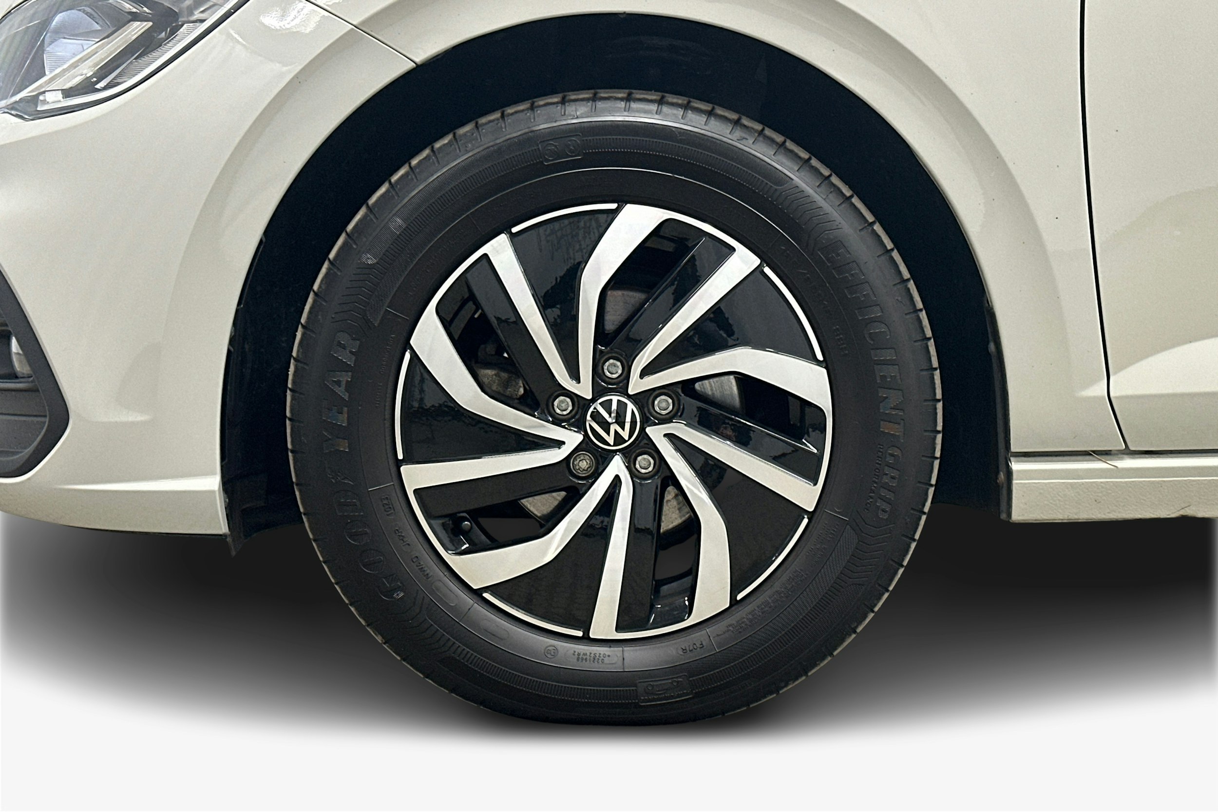 harmaa Volkswagen Polo 2023 kuva 11.