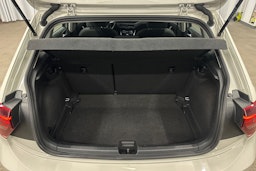harmaa Volkswagen Polo 2023 kuva 14.