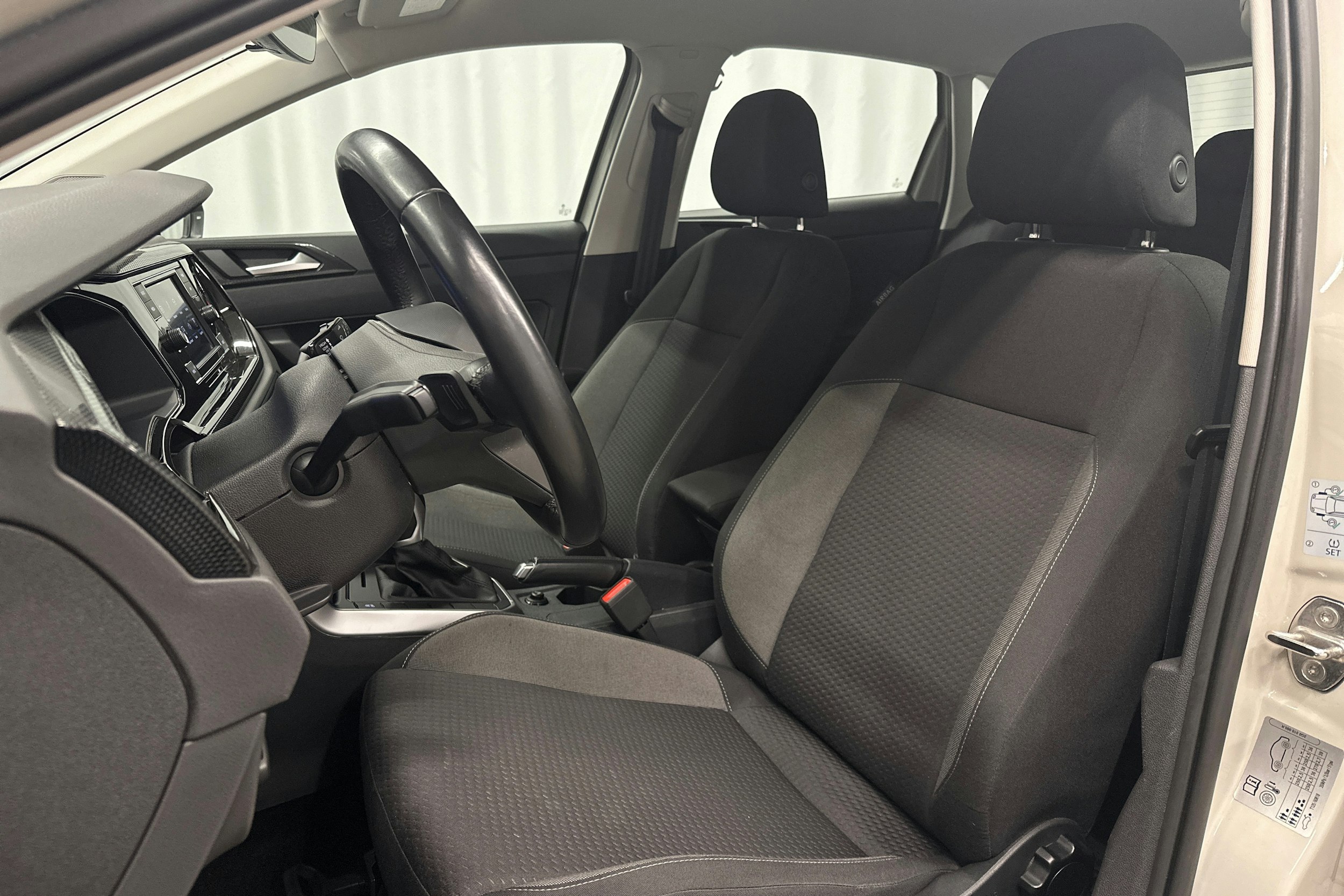 harmaa Volkswagen Polo 2023 kuva 15.