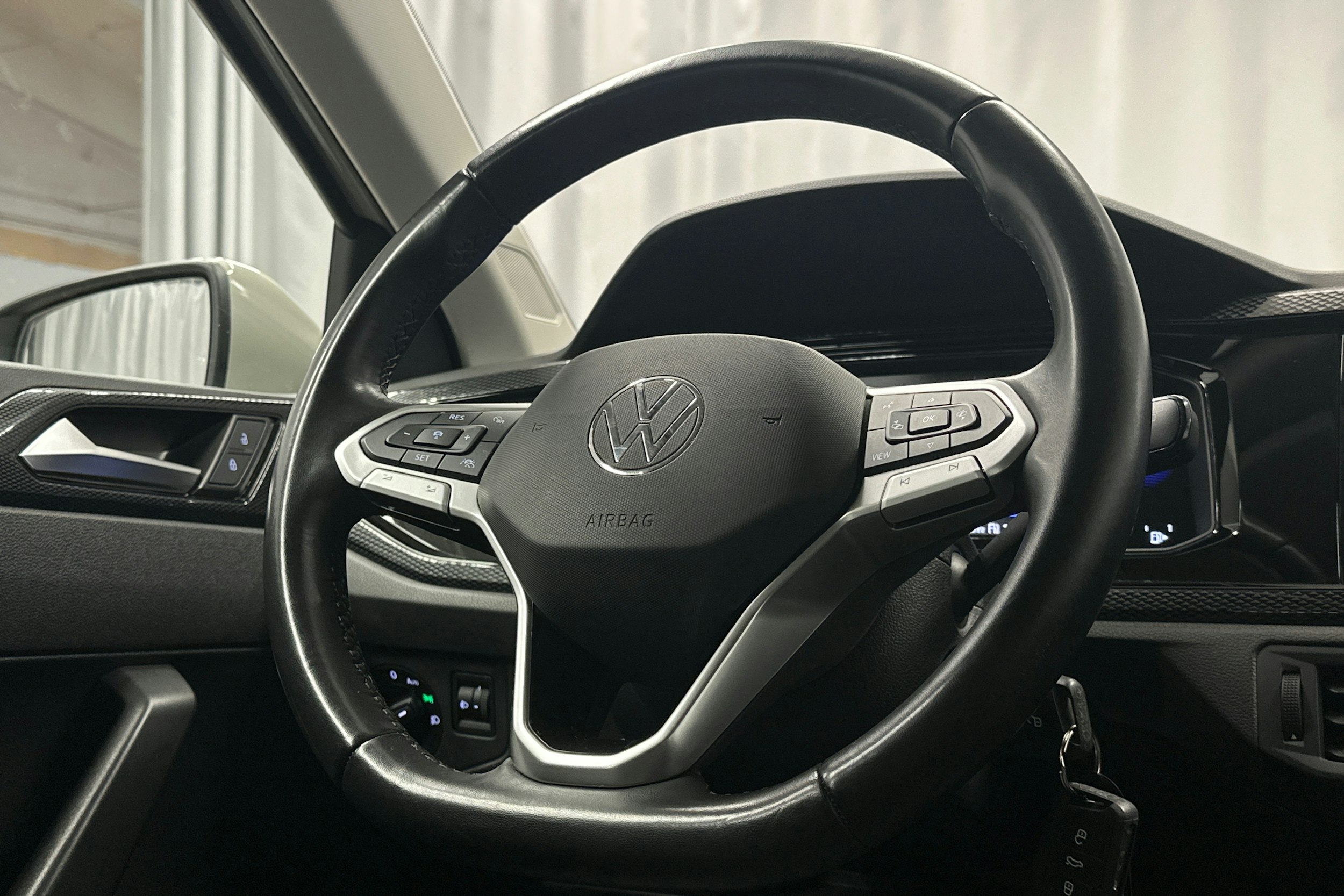 harmaa Volkswagen Polo 2023 kuva 16.