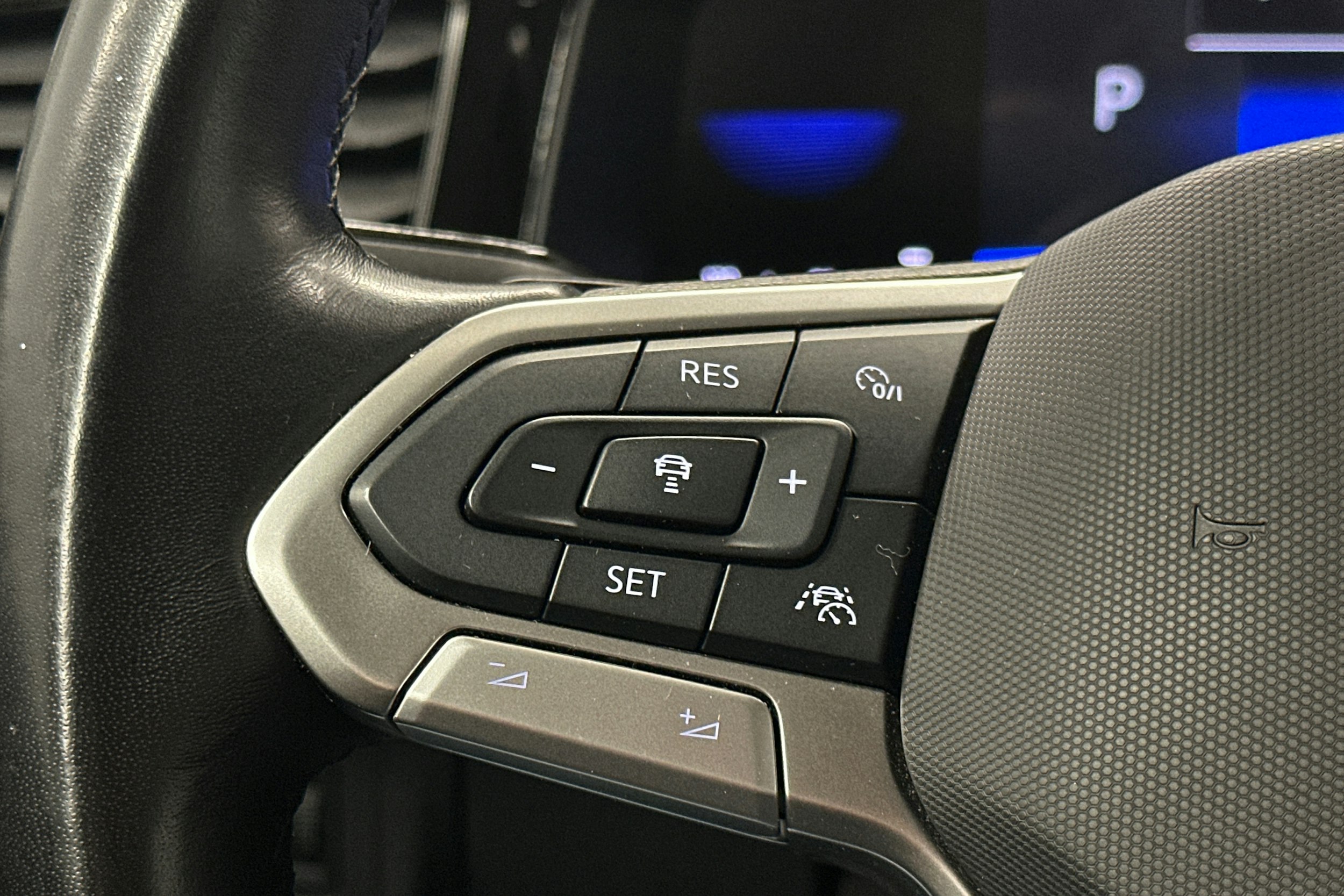 harmaa Volkswagen Polo 2023 kuva 17.