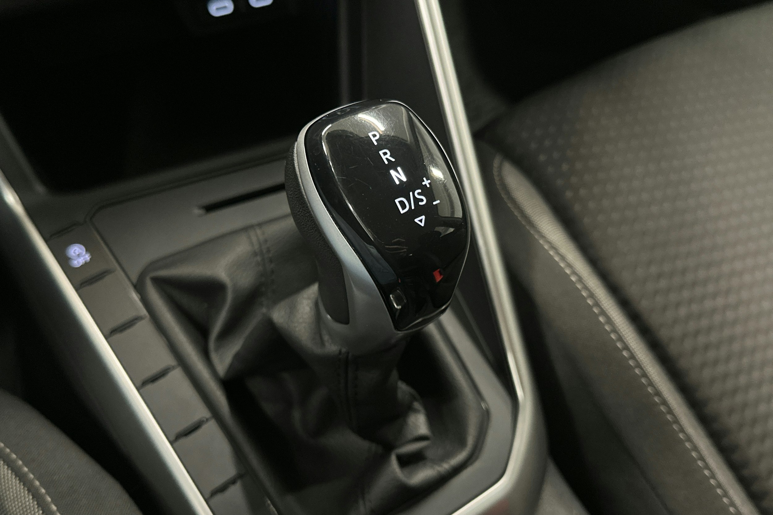 harmaa Volkswagen Polo 2023 kuva 25.