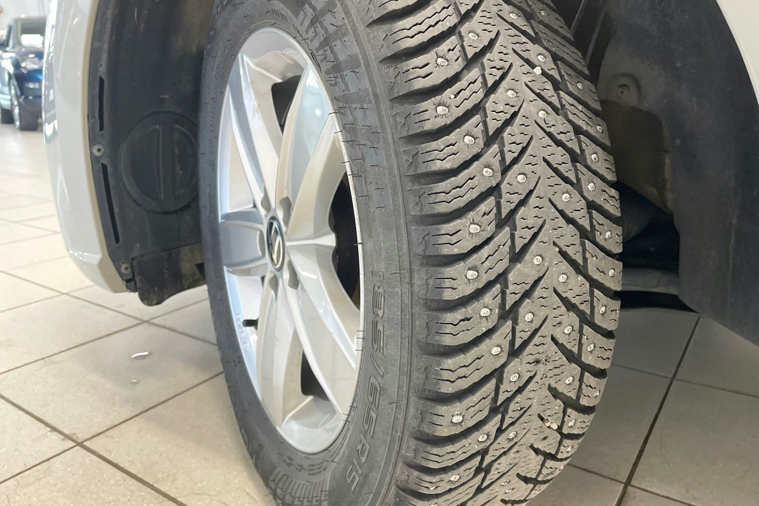 harmaa Volkswagen Polo 2023 kuva 13.