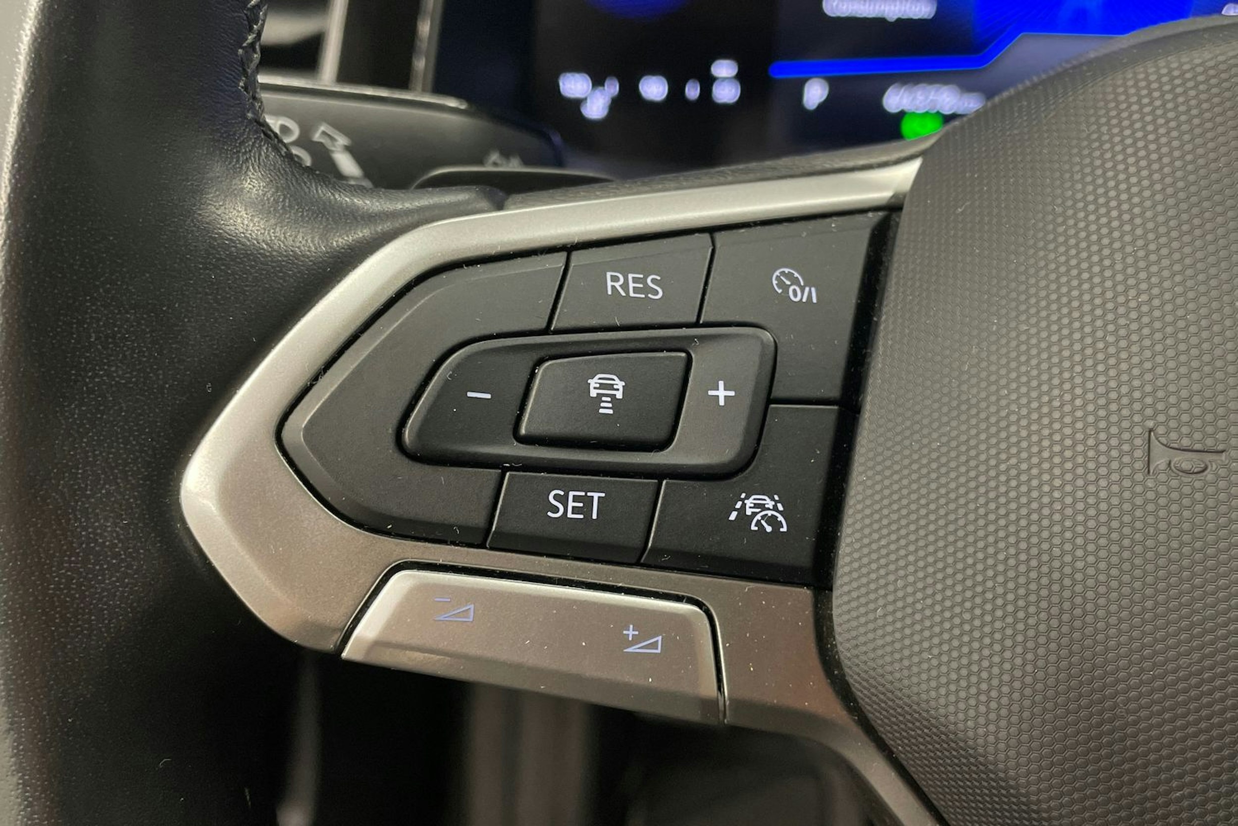 harmaa Volkswagen Polo 2023 kuva 16.