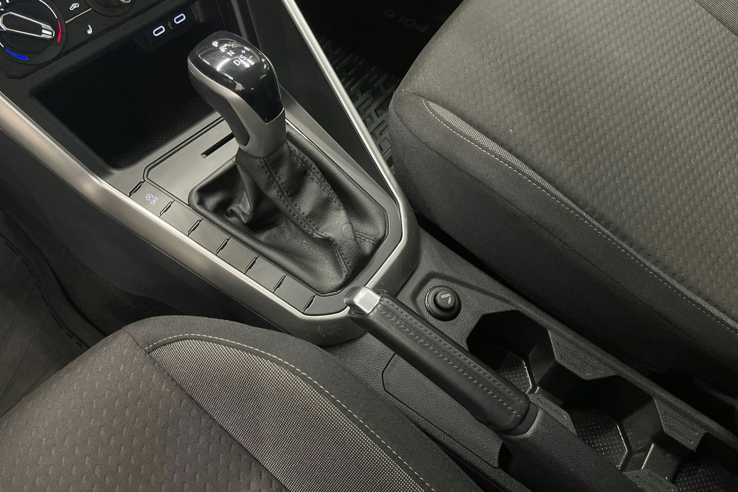 harmaa Volkswagen Polo 2023 kuva 18.