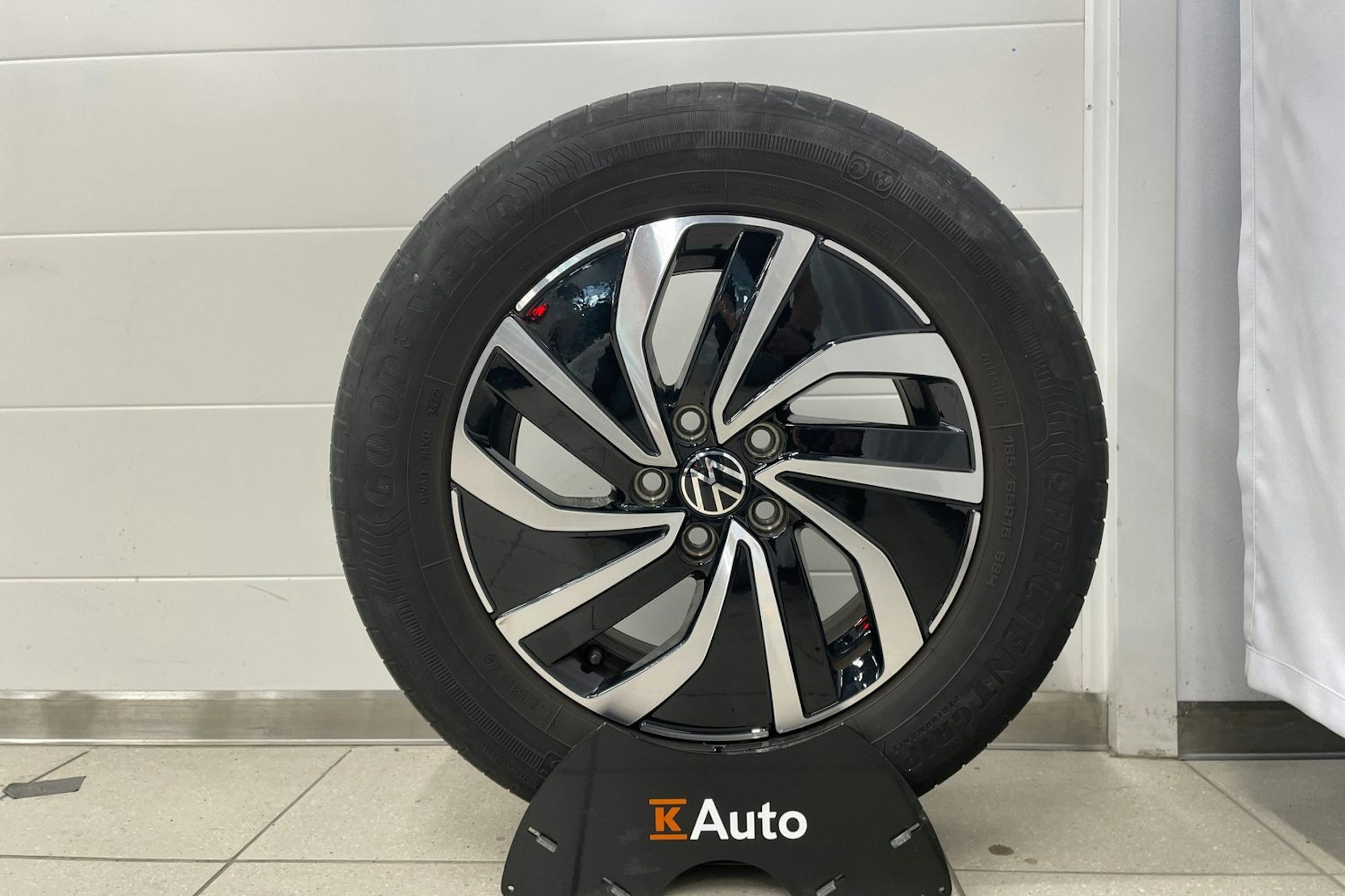 harmaa Volkswagen Polo 2023 kuva 22.