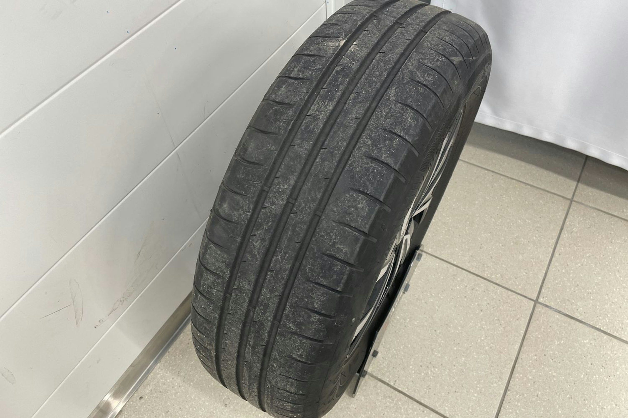 harmaa Volkswagen Polo 2023 kuva 23.