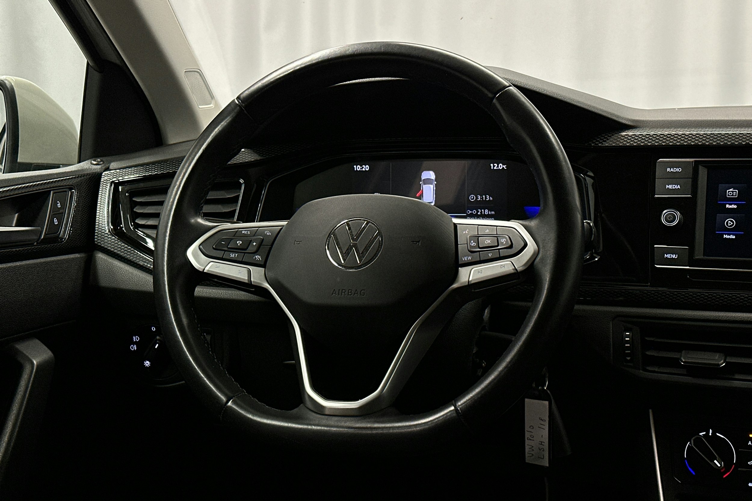 harmaa Volkswagen Polo 2023 kuva 16.