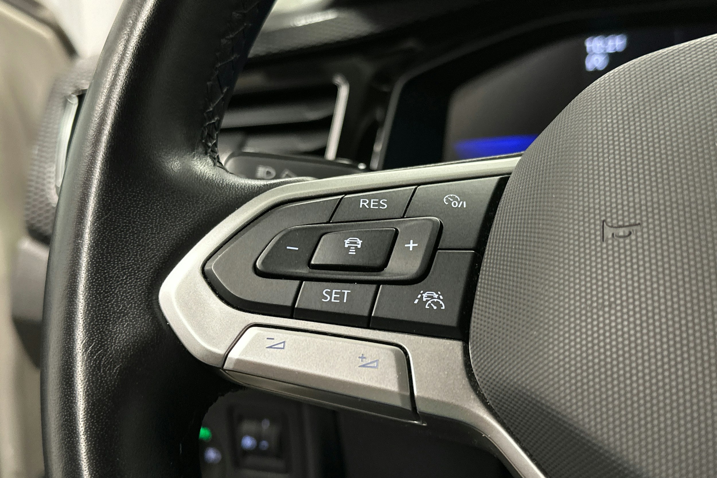 harmaa Volkswagen Polo 2023 kuva 18.