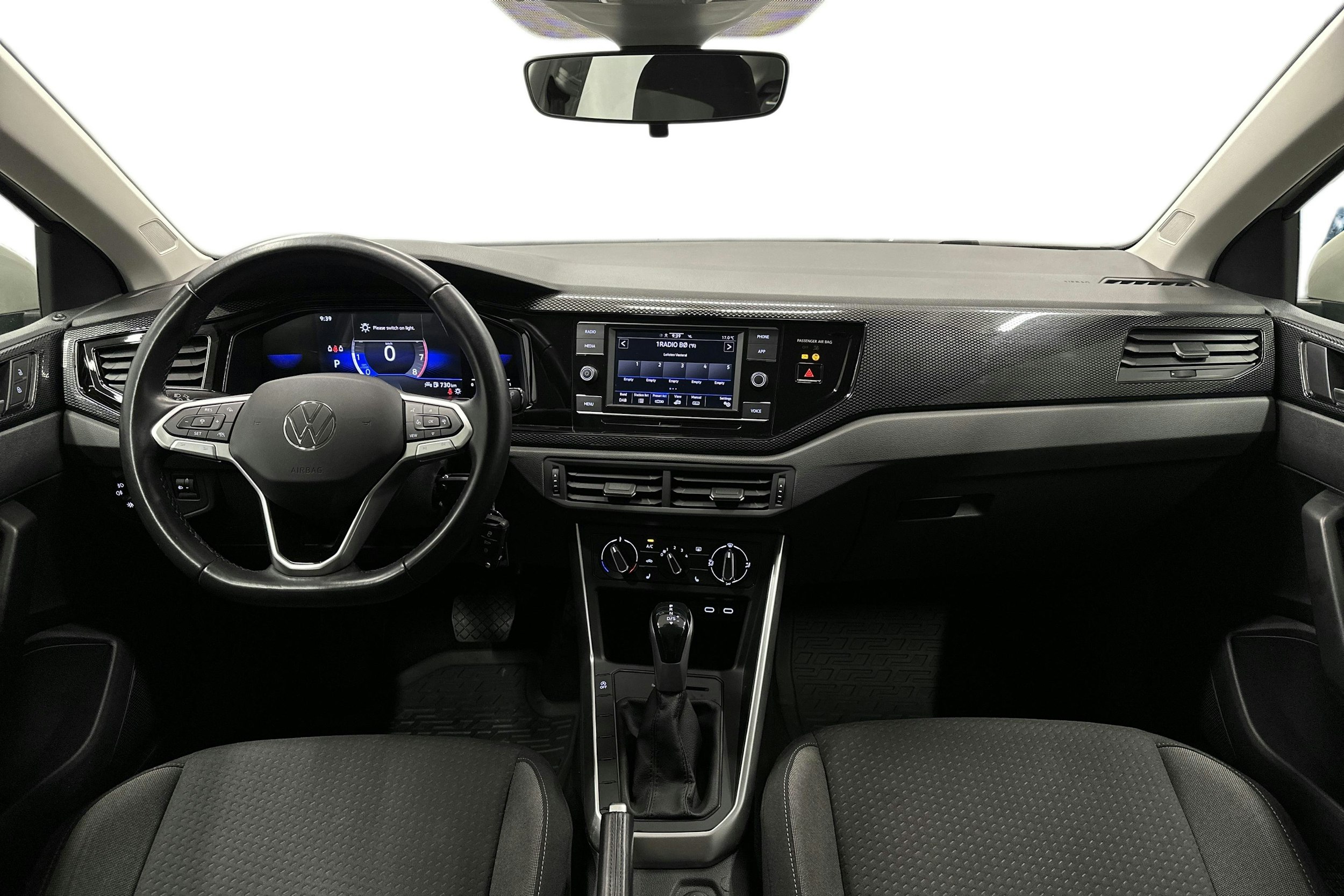 harmaa Volkswagen Polo 2023 kuva 9.
