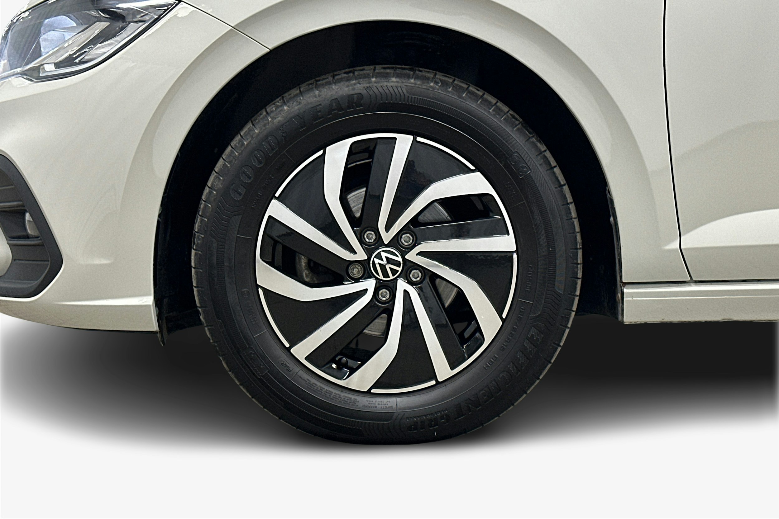 harmaa Volkswagen Polo 2023 kuva 11.