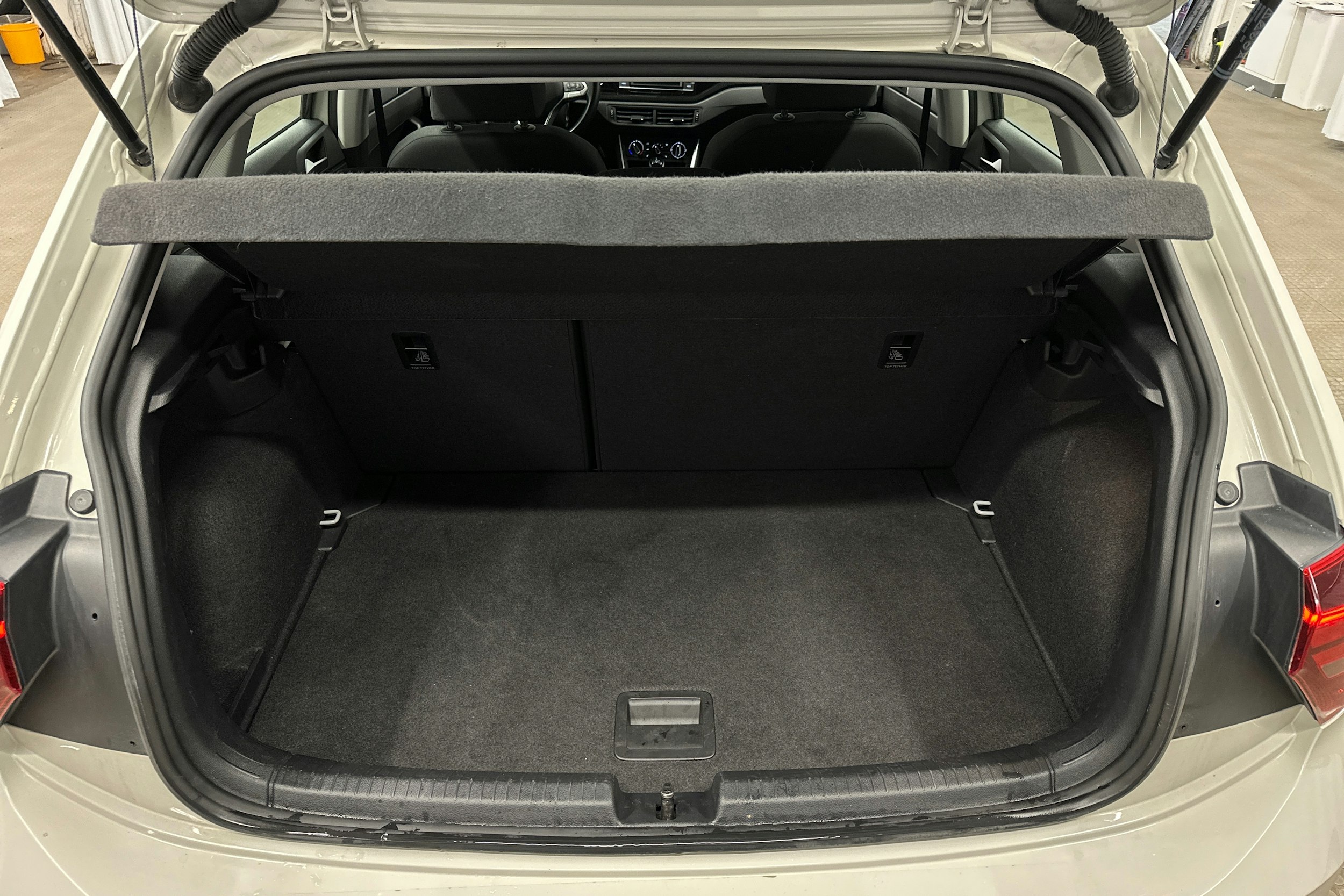 harmaa Volkswagen Polo 2023 kuva 14.