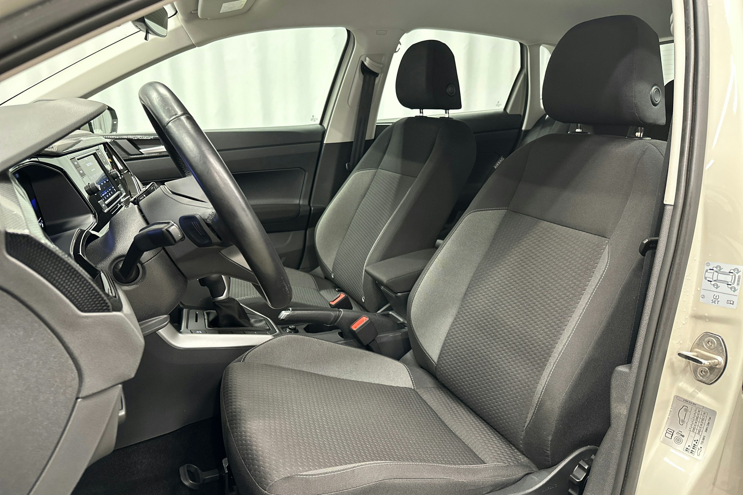 harmaa Volkswagen Polo 2023 kuva 15.