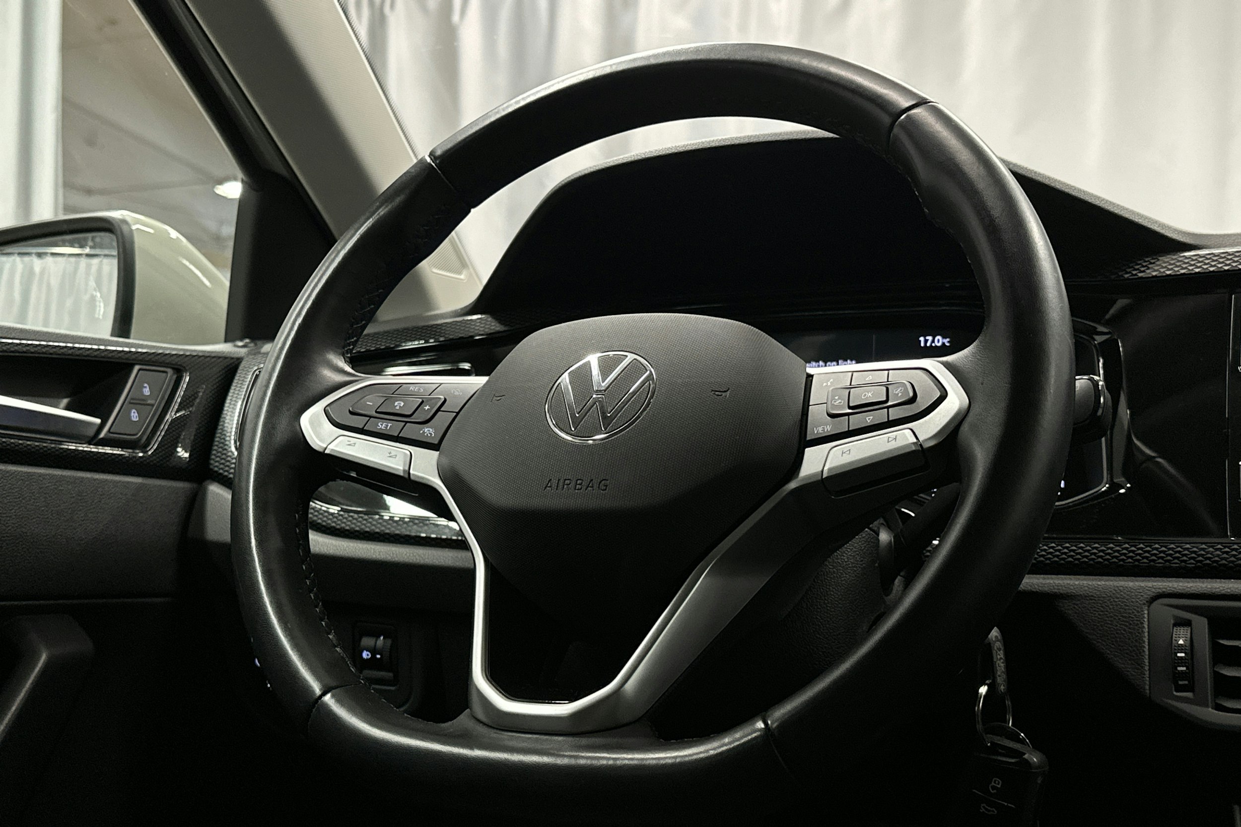 harmaa Volkswagen Polo 2023 kuva 16.