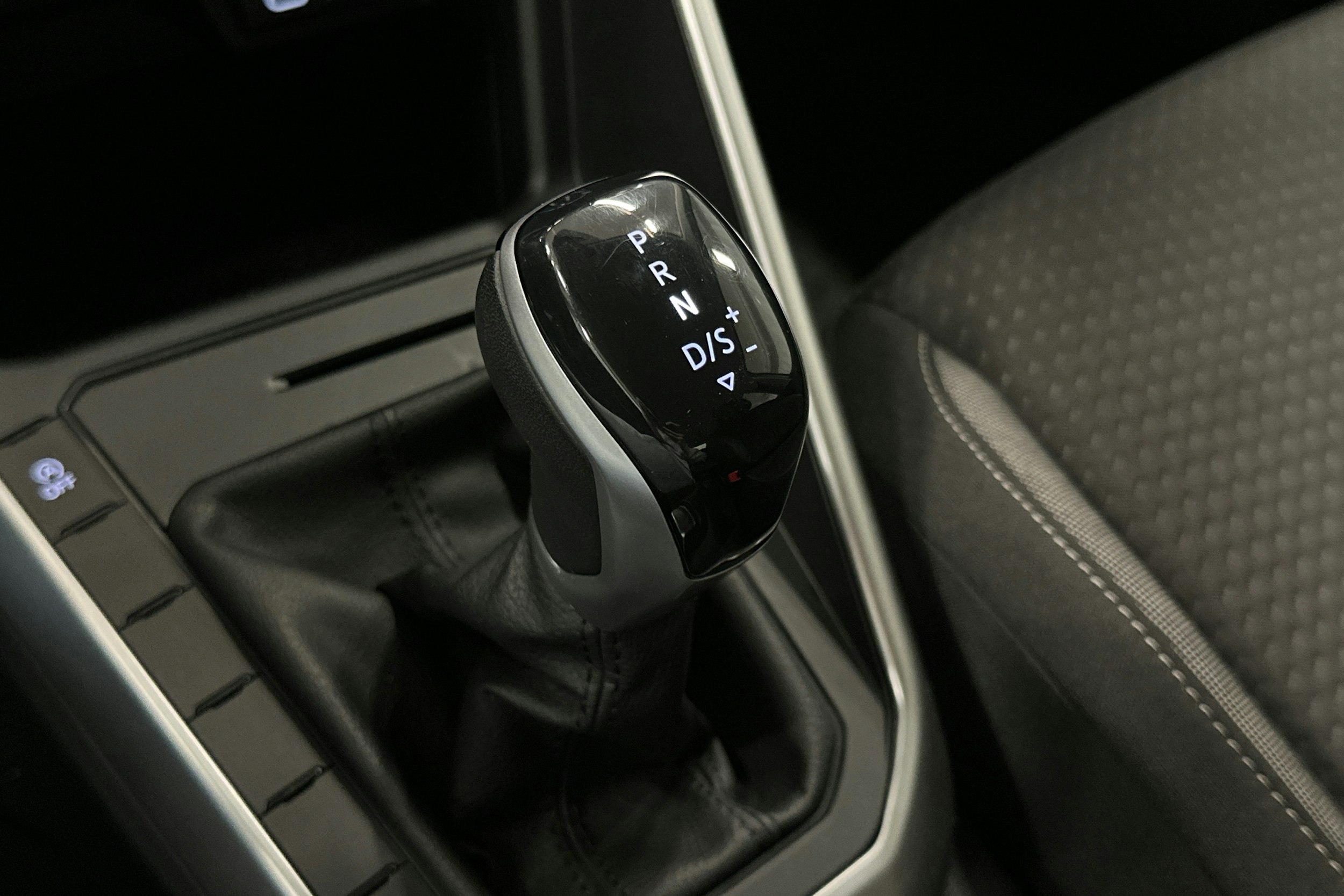 harmaa Volkswagen Polo 2023 kuva 25.